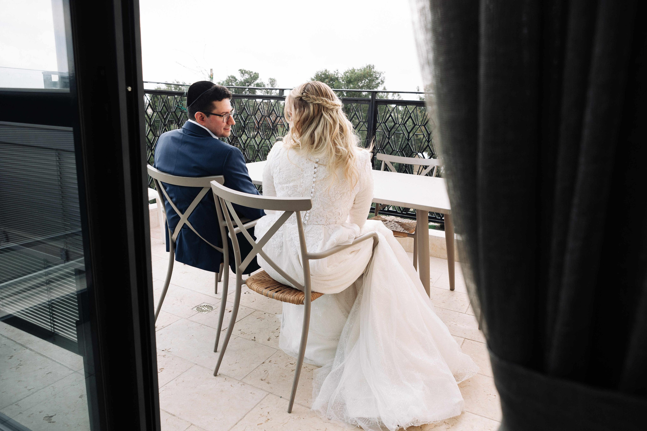 SMALL WEDDING IN THE OLD TOWN. PHOTOGRAPHER IN ISRAEL