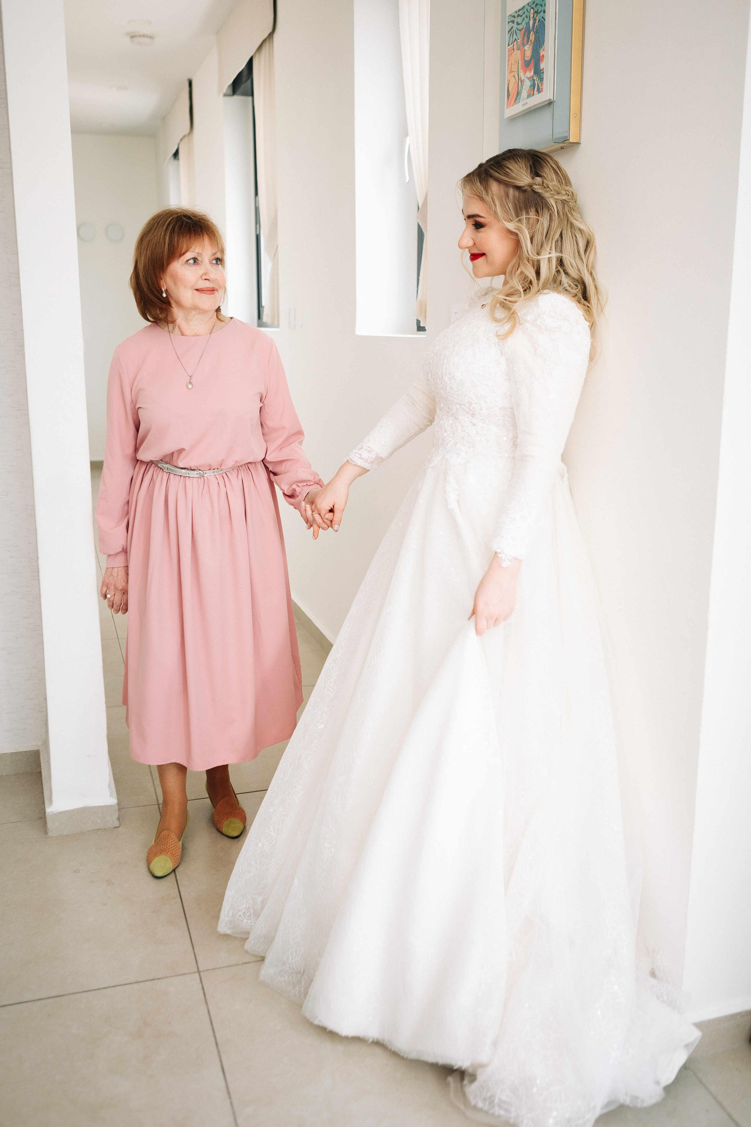 SMALL WEDDING IN THE OLD TOWN. PHOTOGRAPHER IN ISRAEL