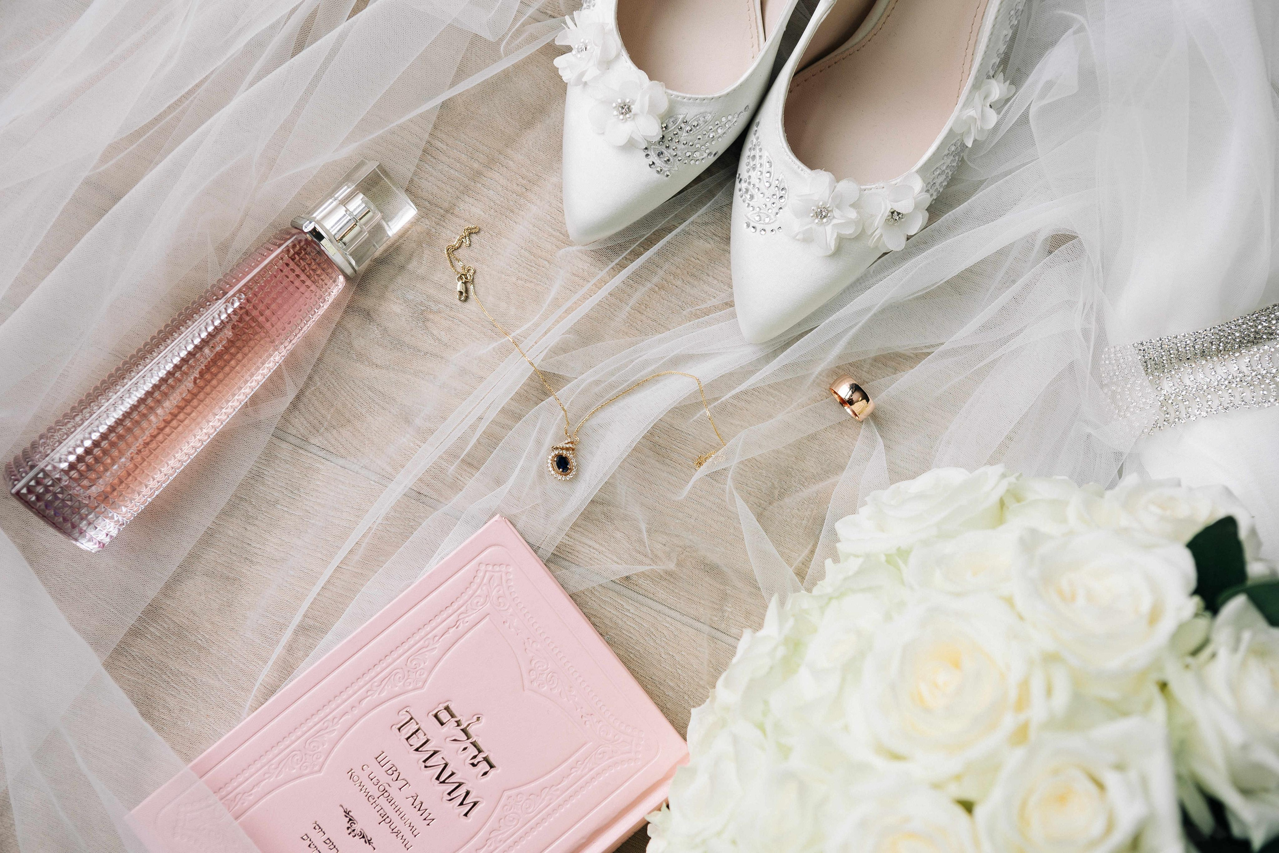 SMALL WEDDING IN THE OLD TOWN. PHOTOGRAPHER IN ISRAEL
