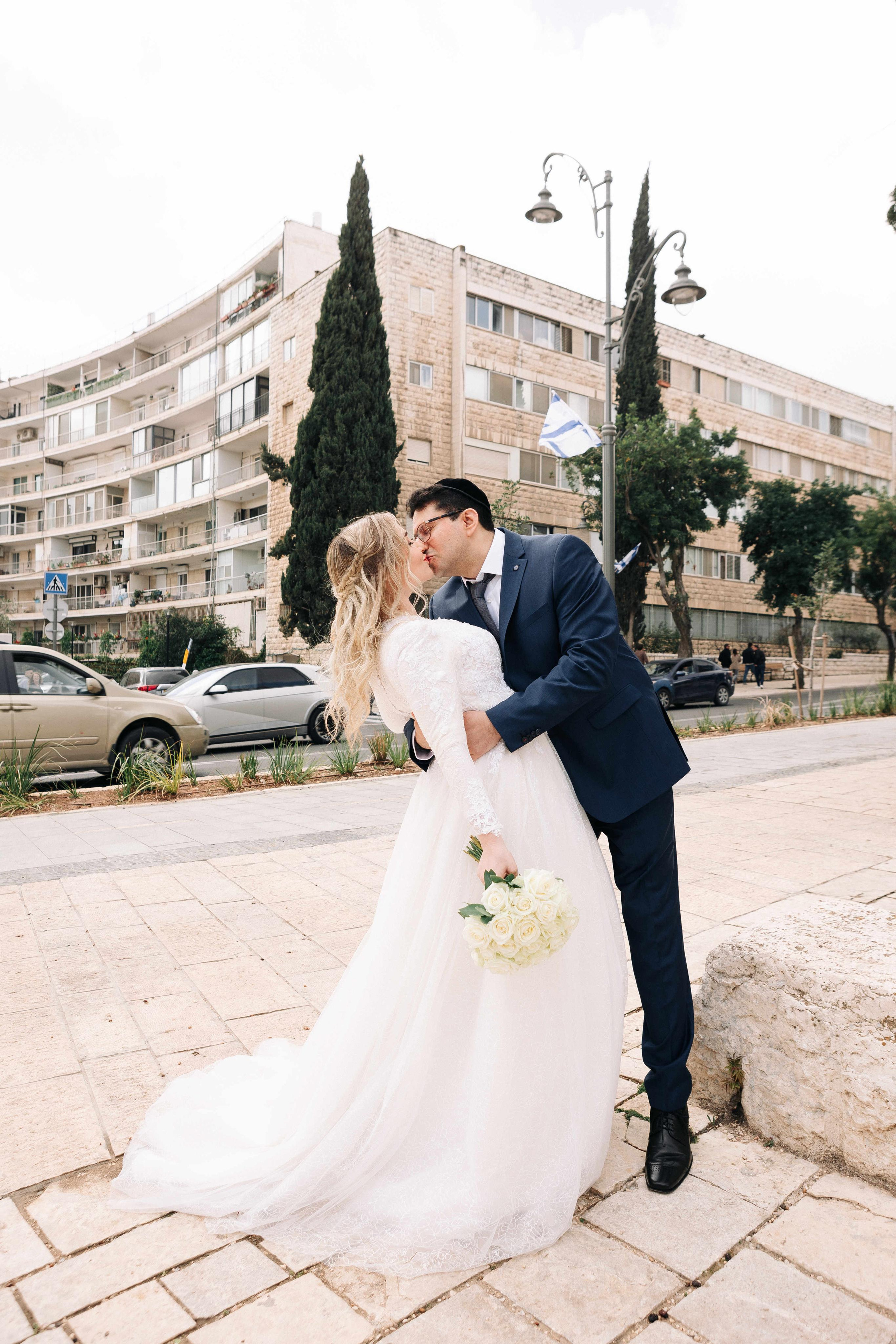 SMALL WEDDING IN THE OLD TOWN. PHOTOGRAPHER IN ISRAEL