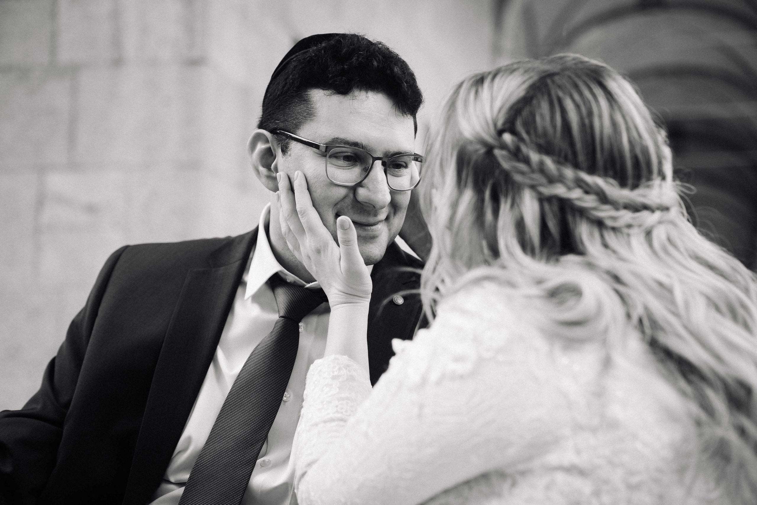 SMALL WEDDING IN THE OLD TOWN. PHOTOGRAPHER IN ISRAEL