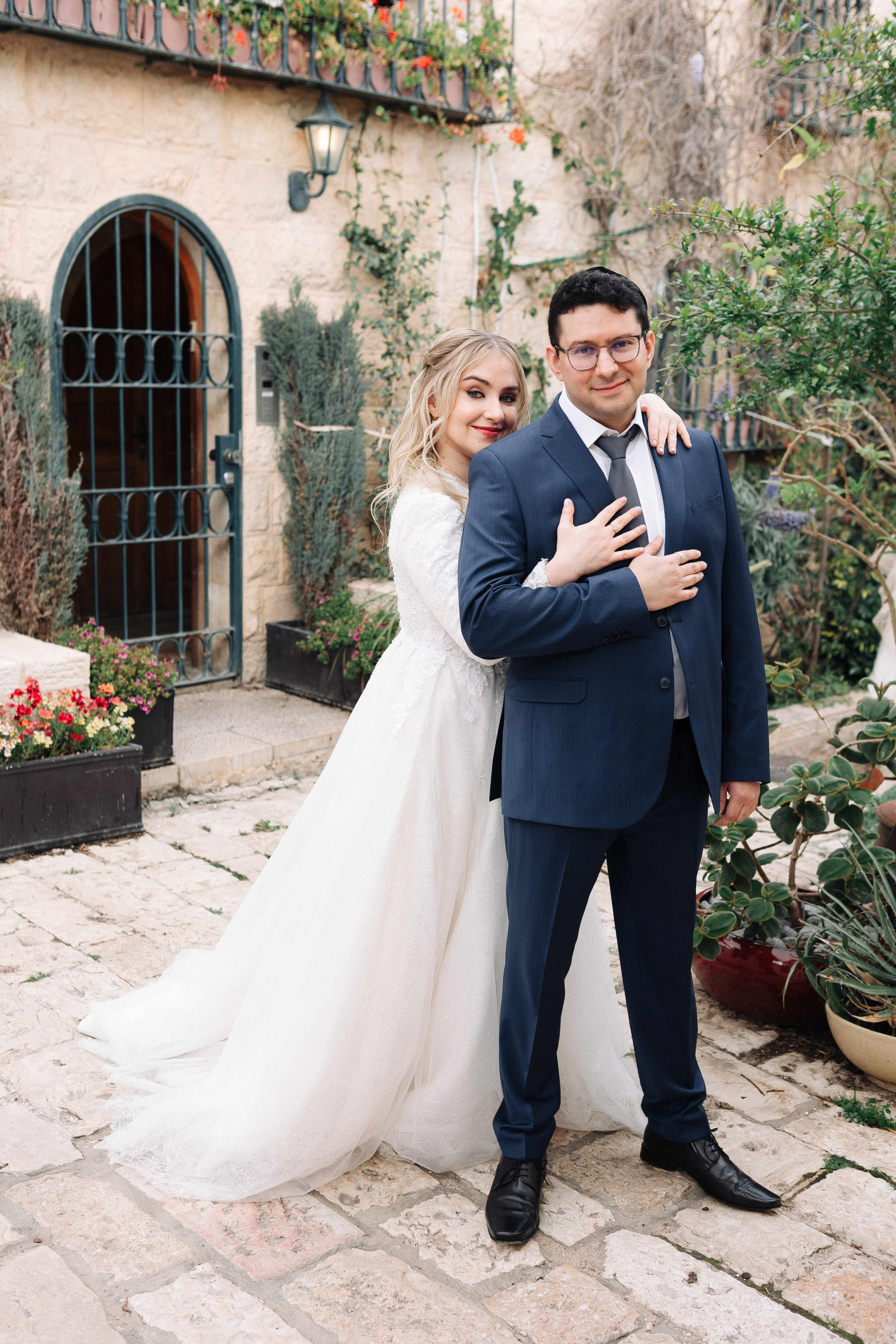 SMALL WEDDING IN THE OLD TOWN. PHOTOGRAPHER IN ISRAEL