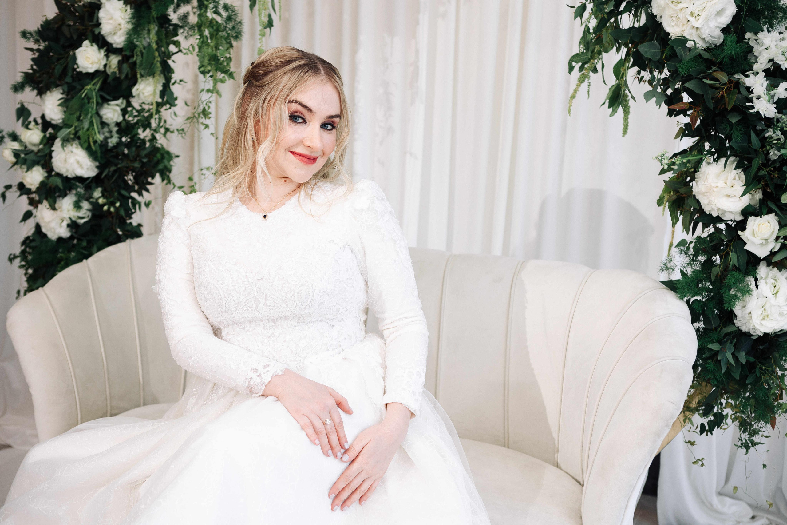 SMALL WEDDING IN THE OLD TOWN. PHOTOGRAPHER IN ISRAEL