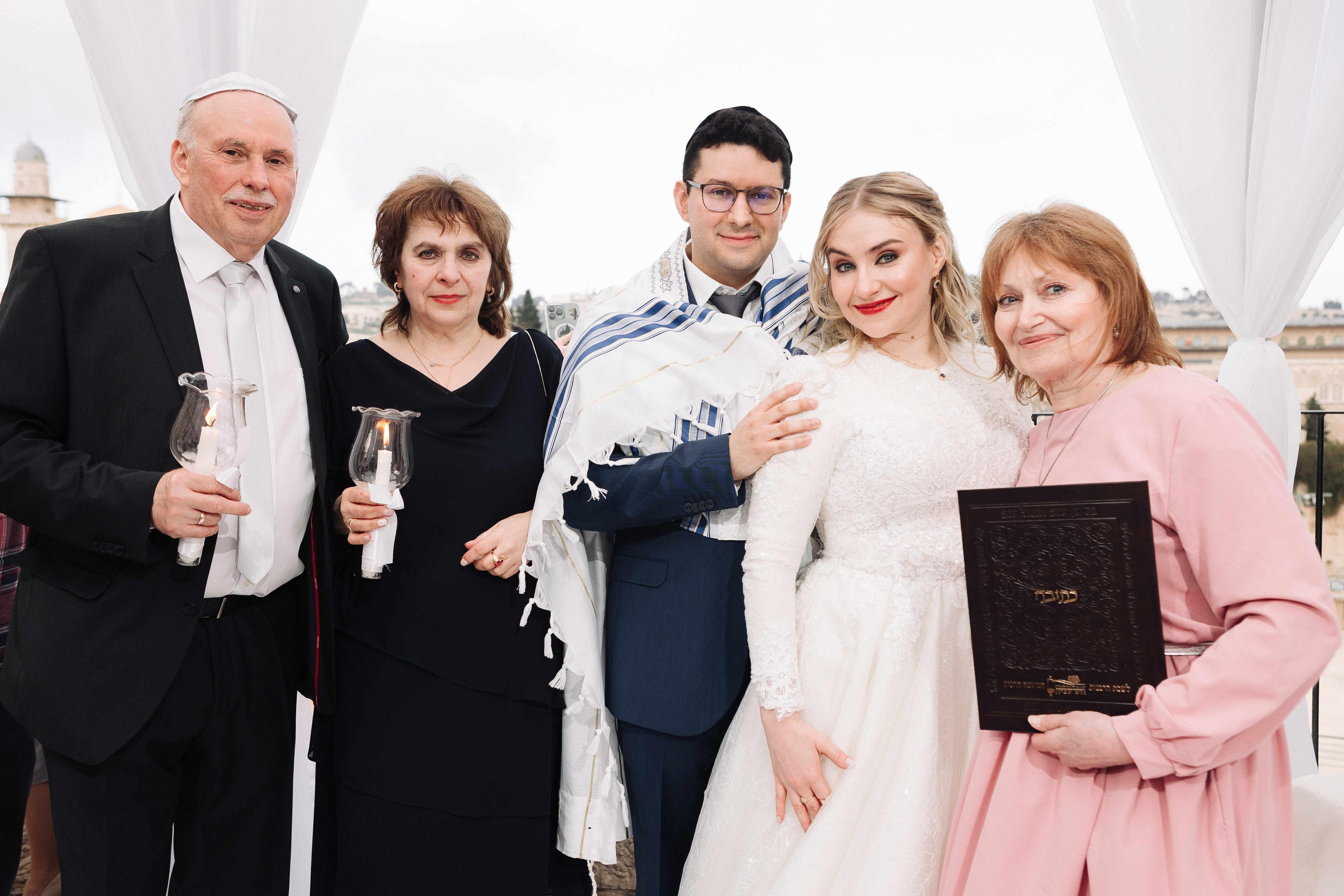 SMALL WEDDING IN THE OLD TOWN. PHOTOGRAPHER IN ISRAEL