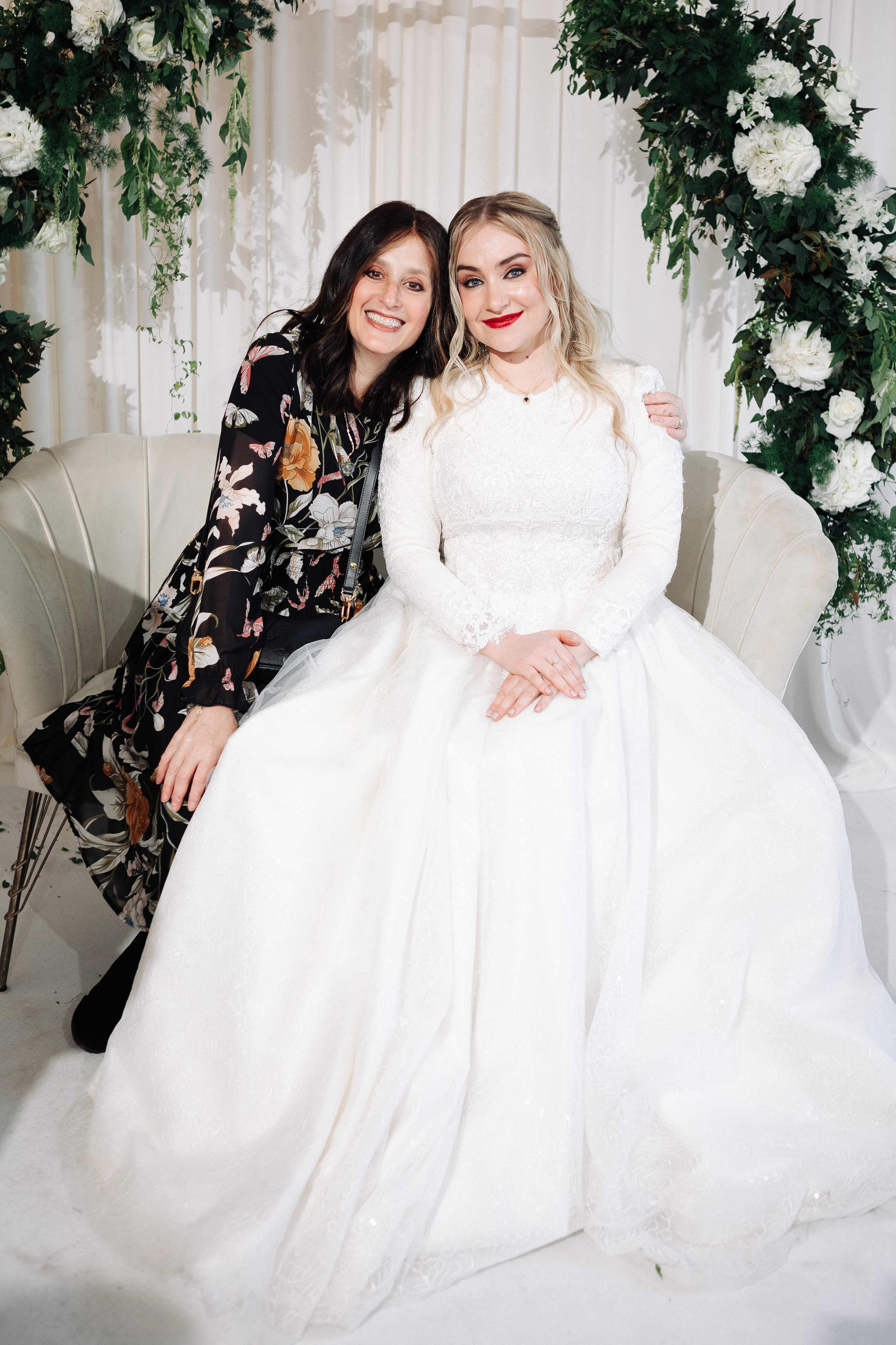 SMALL WEDDING IN THE OLD TOWN. PHOTOGRAPHER IN ISRAEL