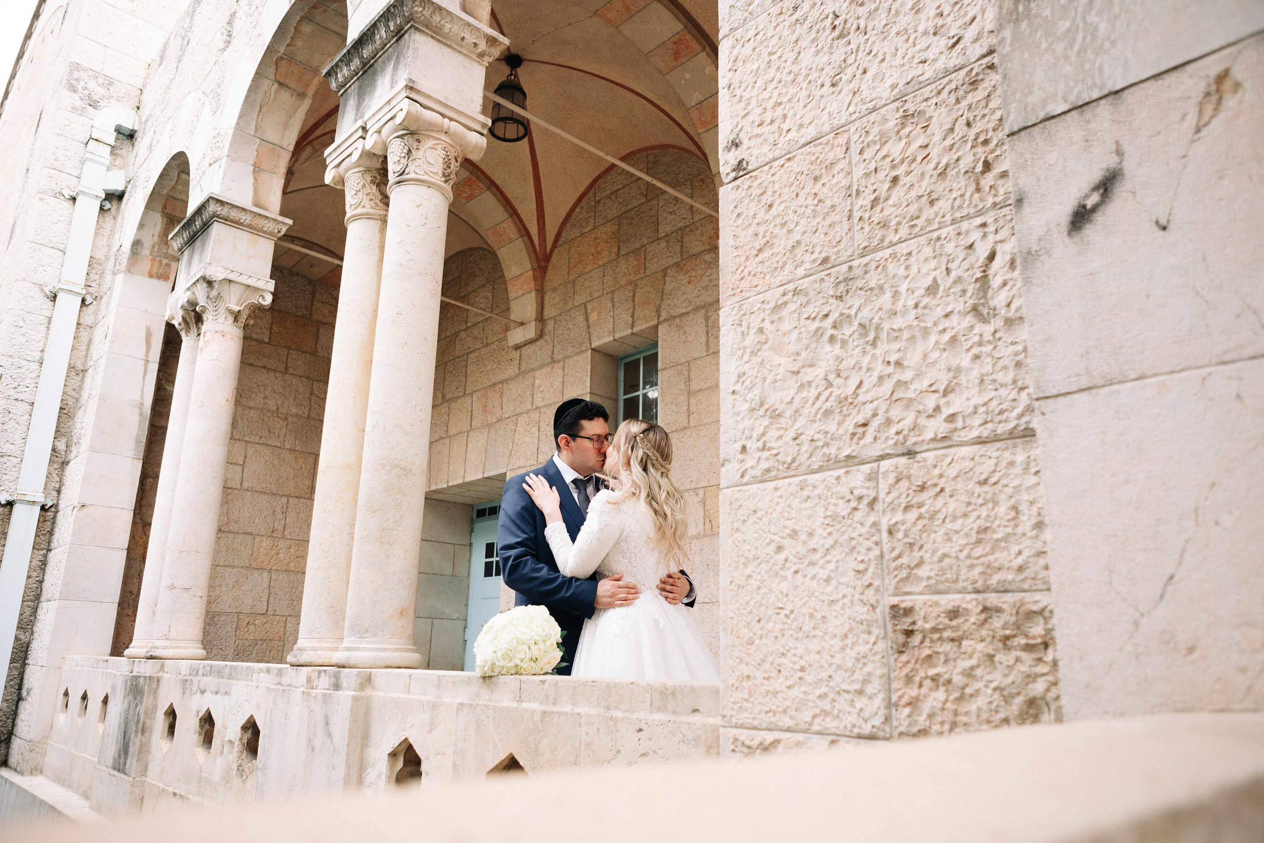 SMALL WEDDING IN THE OLD TOWN. PHOTOGRAPHER IN ISRAEL