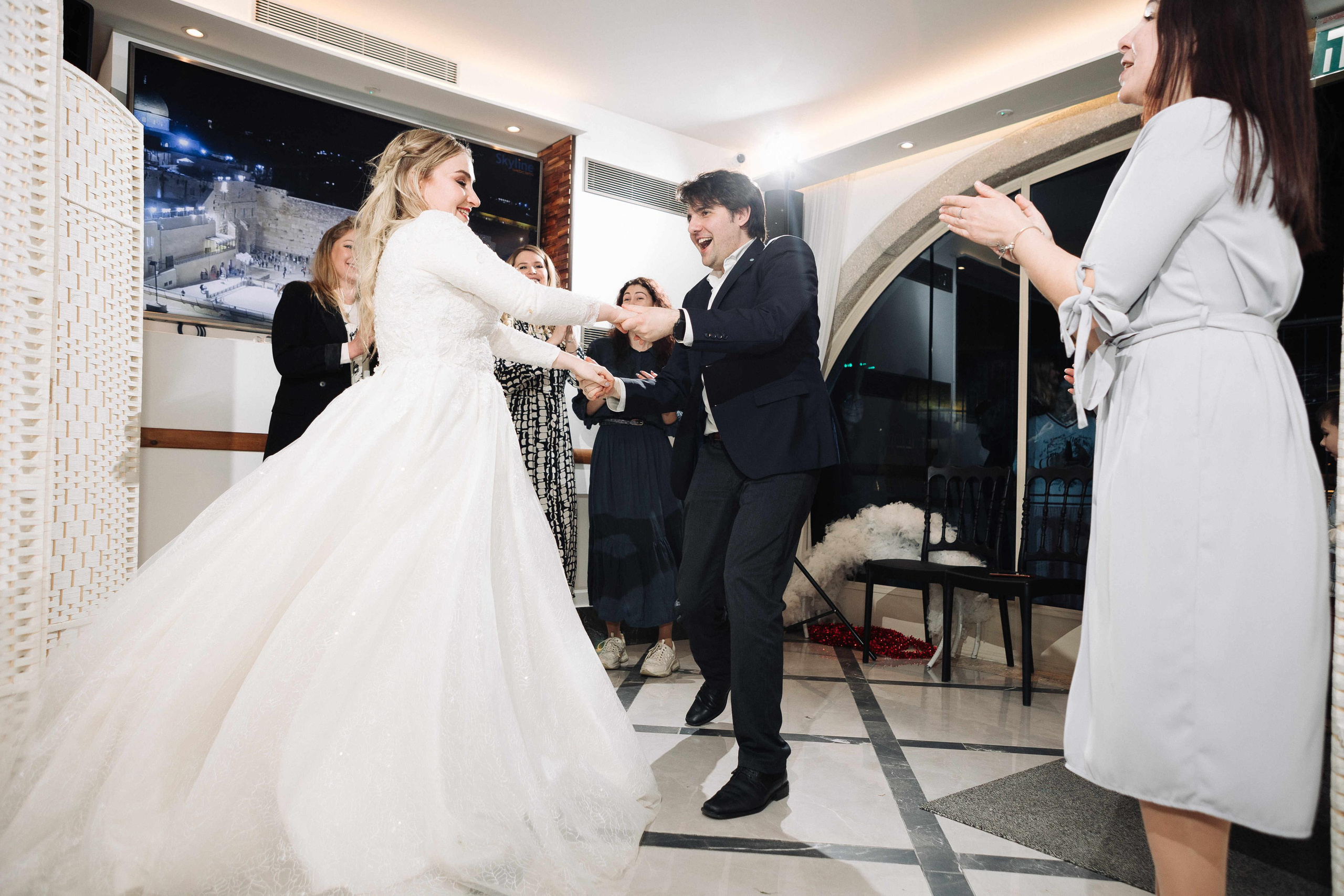 SMALL WEDDING IN THE OLD TOWN. PHOTOGRAPHER IN ISRAEL