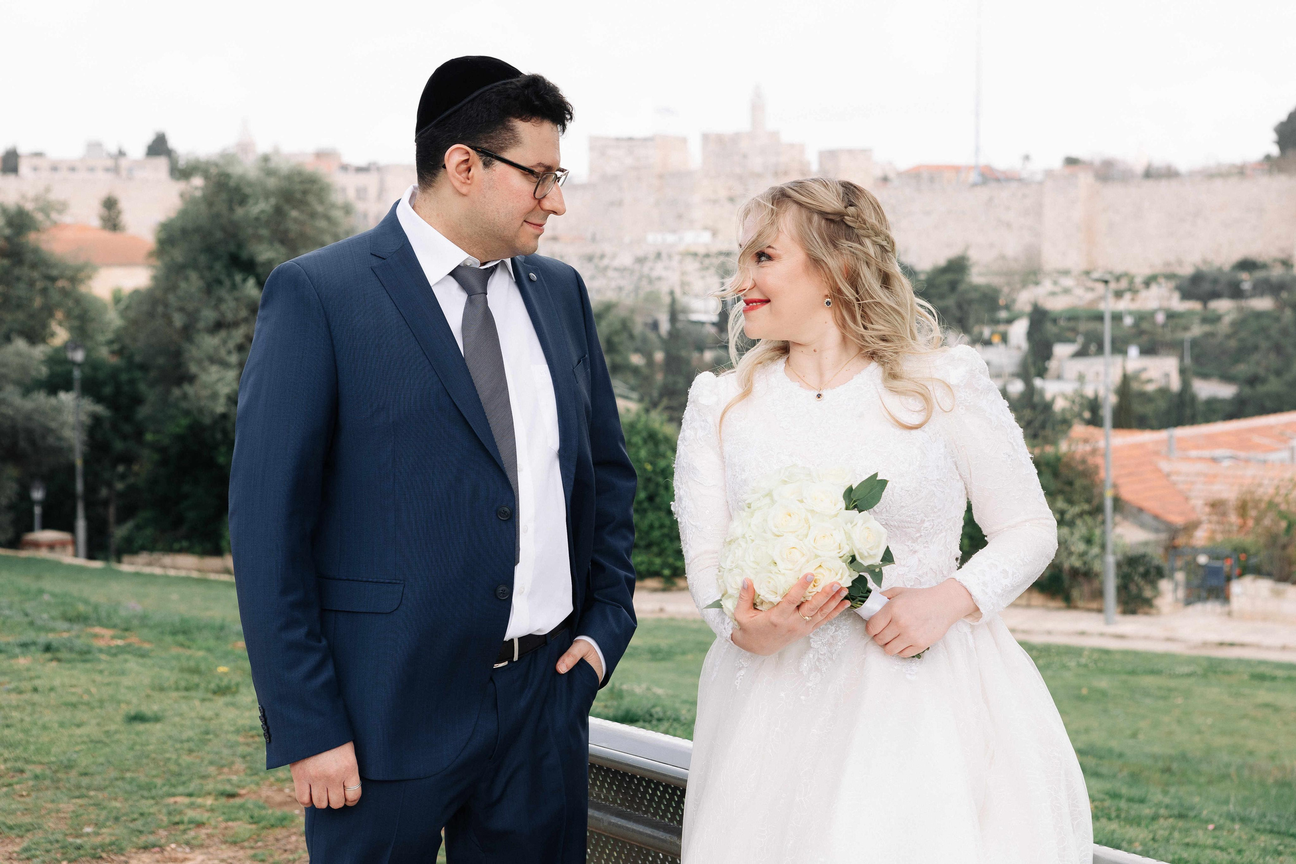 SMALL WEDDING IN THE OLD TOWN. PHOTOGRAPHER IN ISRAEL
