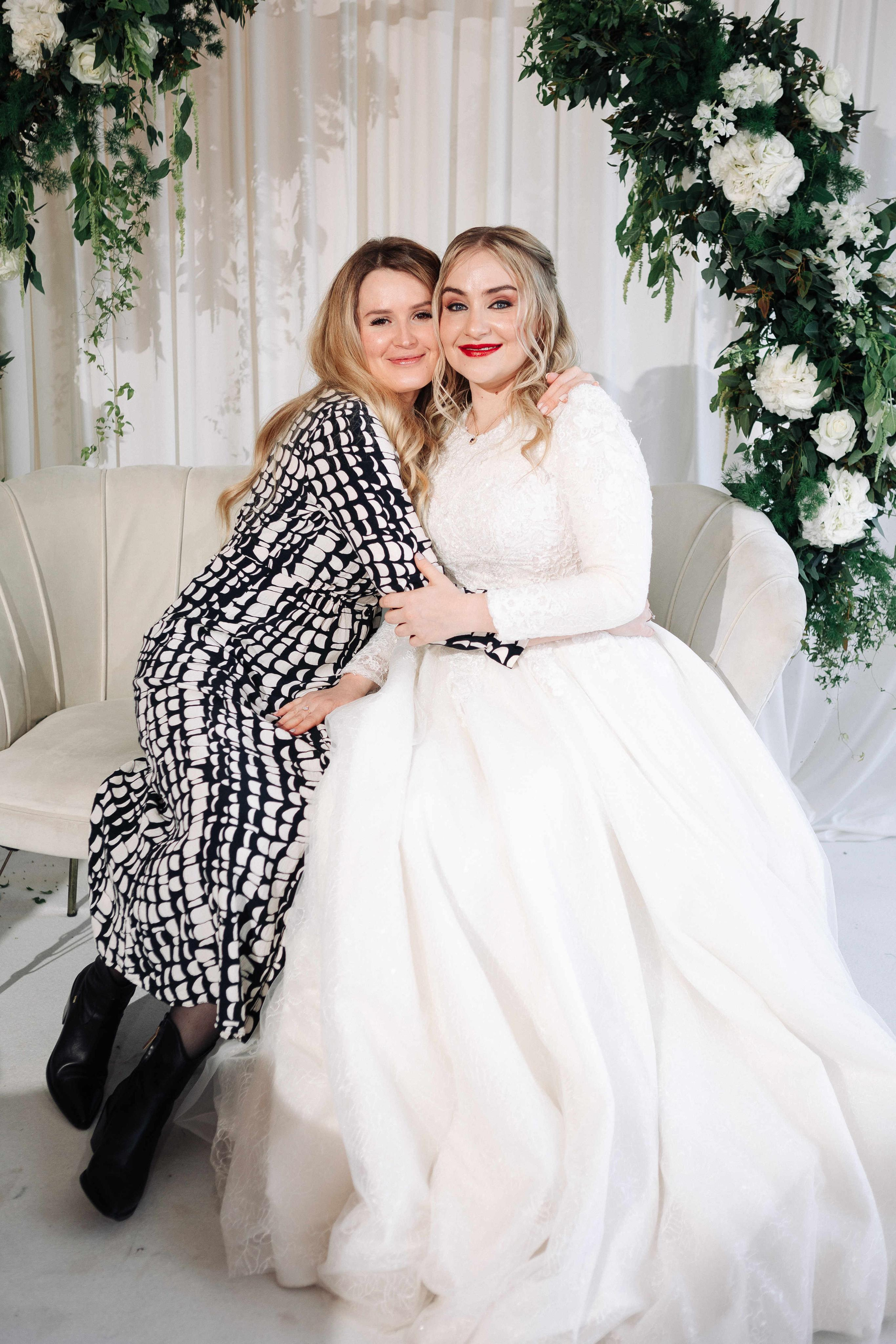 SMALL WEDDING IN THE OLD TOWN. PHOTOGRAPHER IN ISRAEL