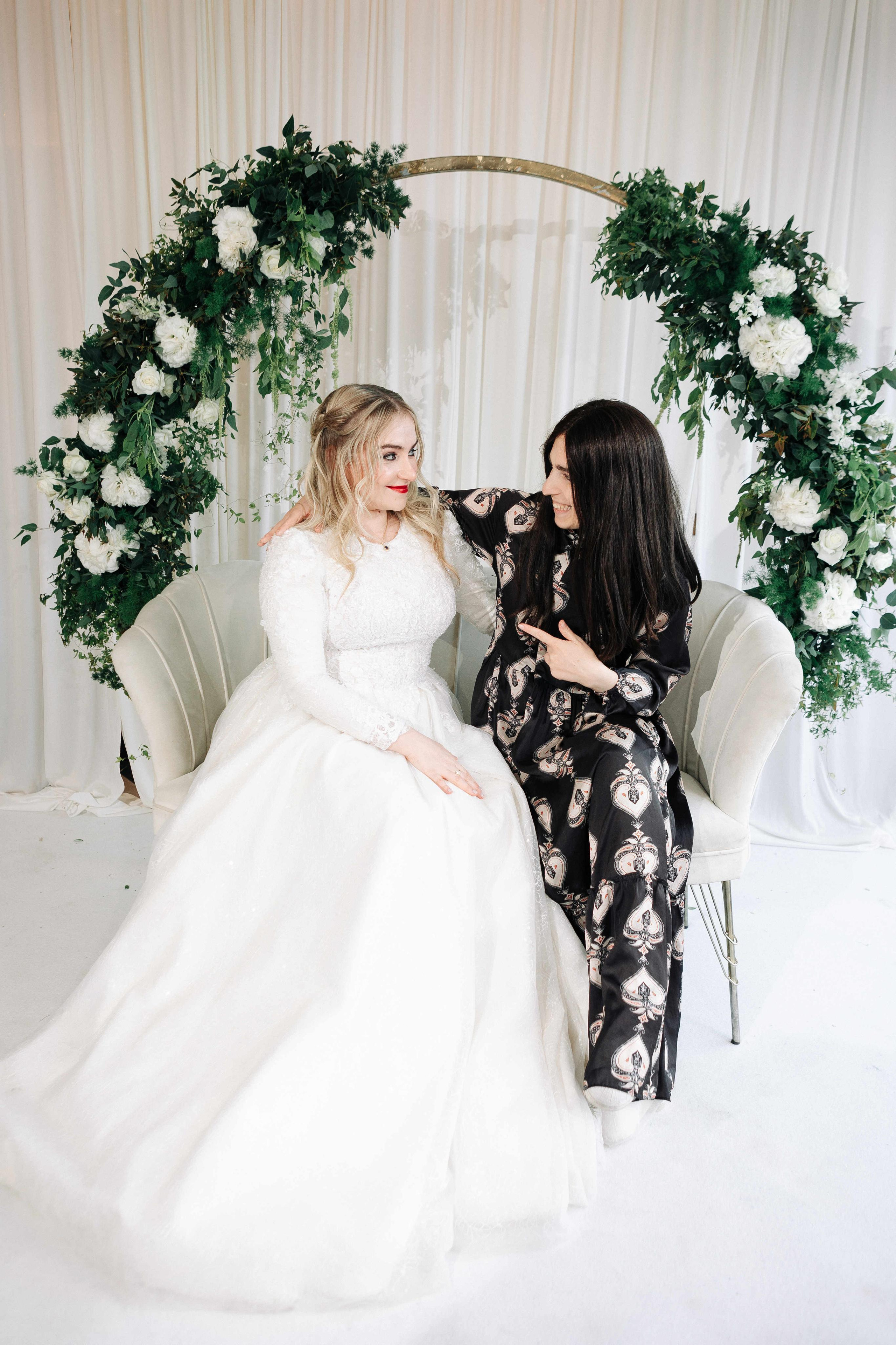 SMALL WEDDING IN THE OLD TOWN. PHOTOGRAPHER IN ISRAEL