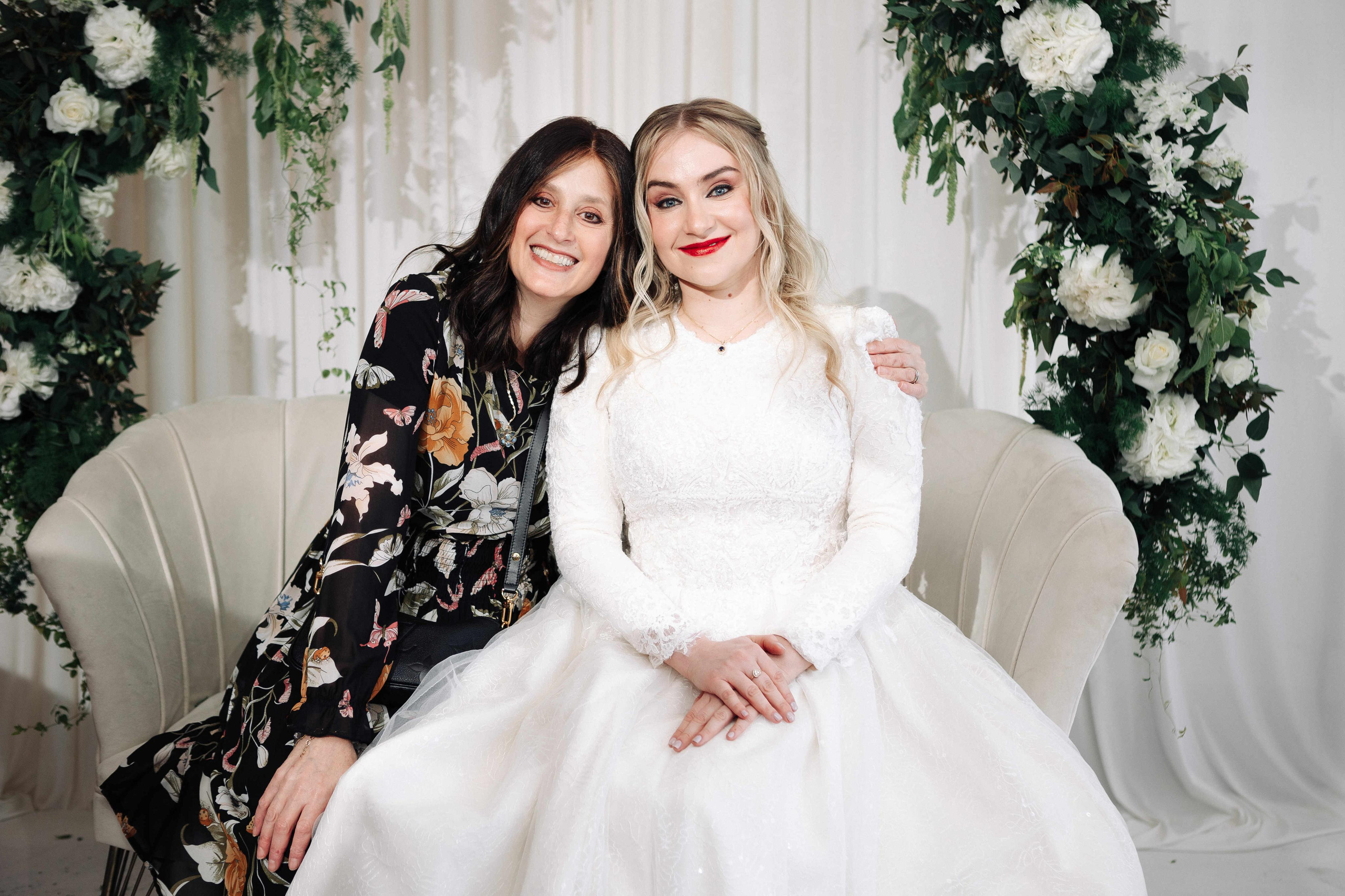 SMALL WEDDING IN THE OLD TOWN. PHOTOGRAPHER IN ISRAEL