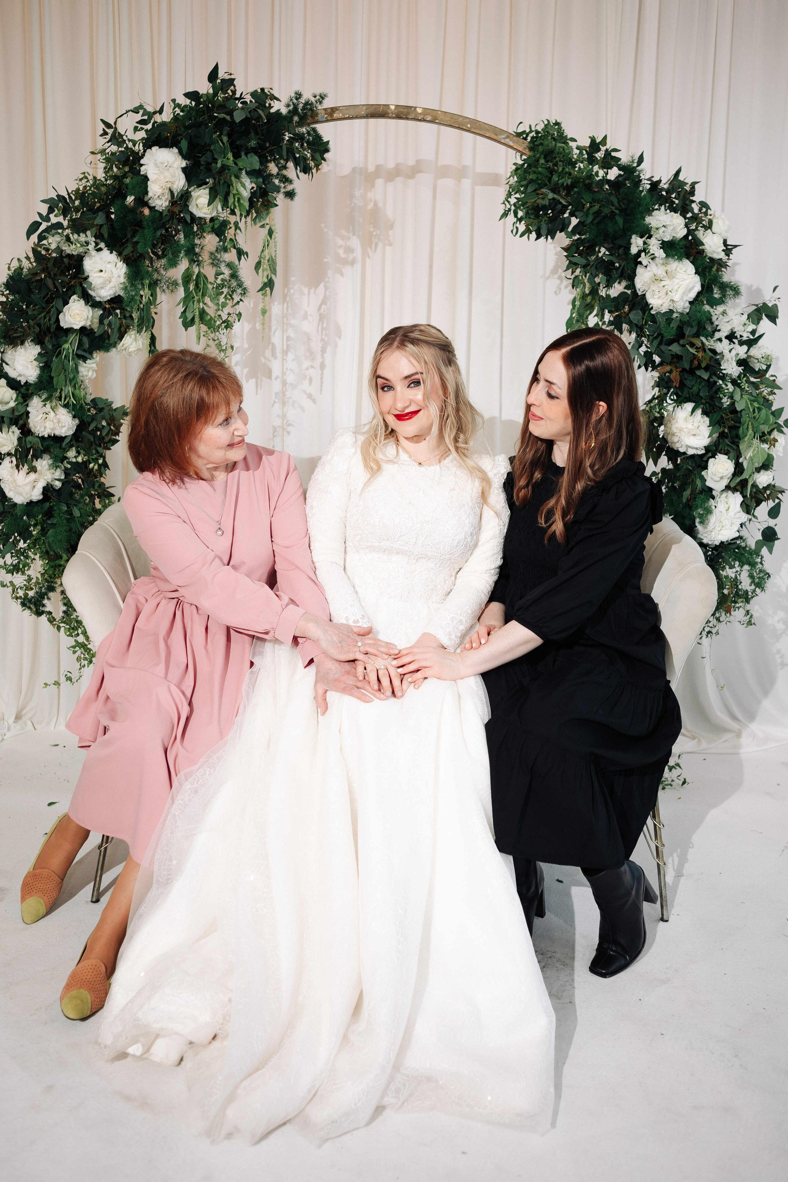 SMALL WEDDING IN THE OLD TOWN. PHOTOGRAPHER IN ISRAEL
