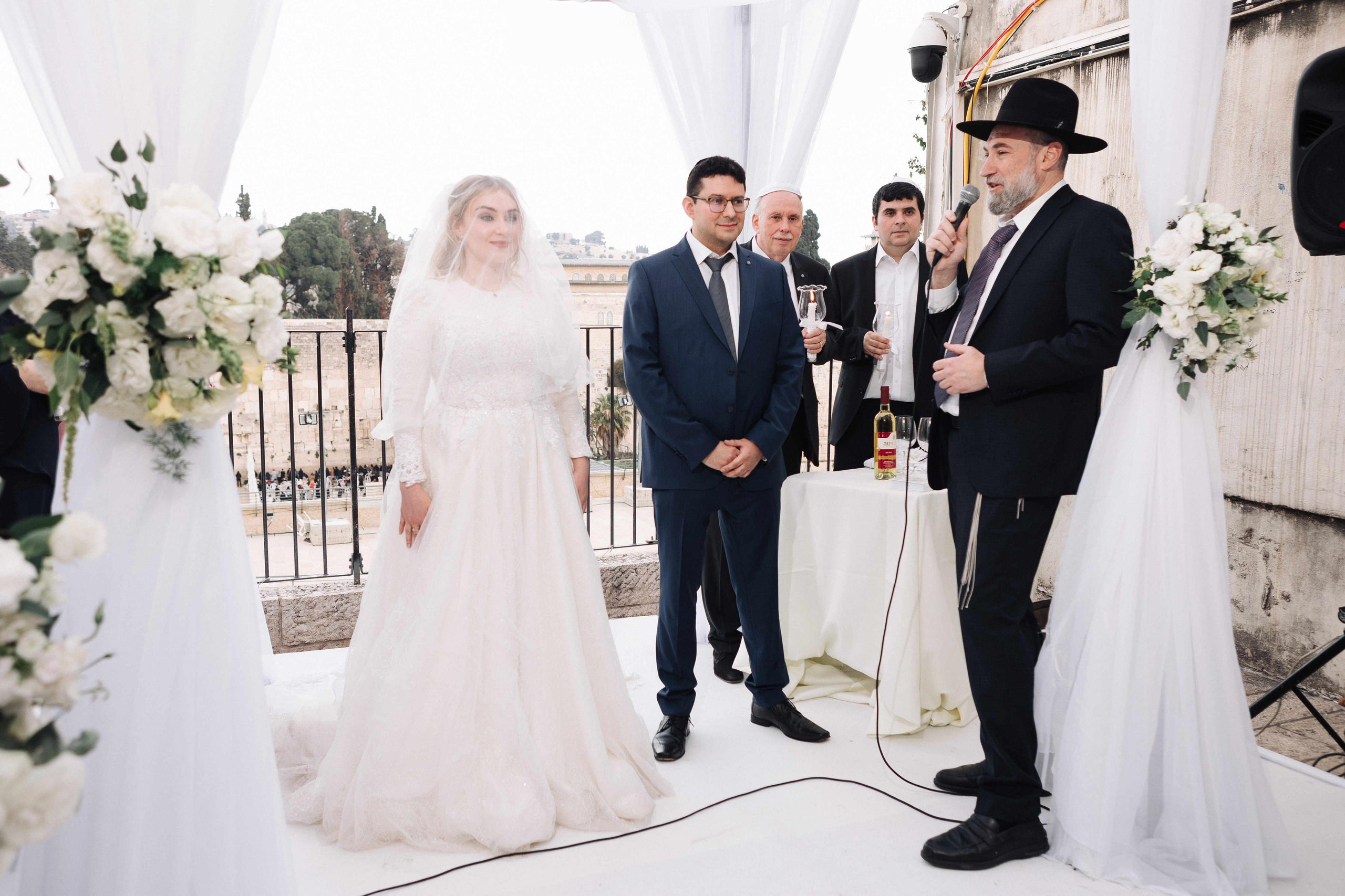 SMALL WEDDING IN THE OLD TOWN. PHOTOGRAPHER IN ISRAEL
