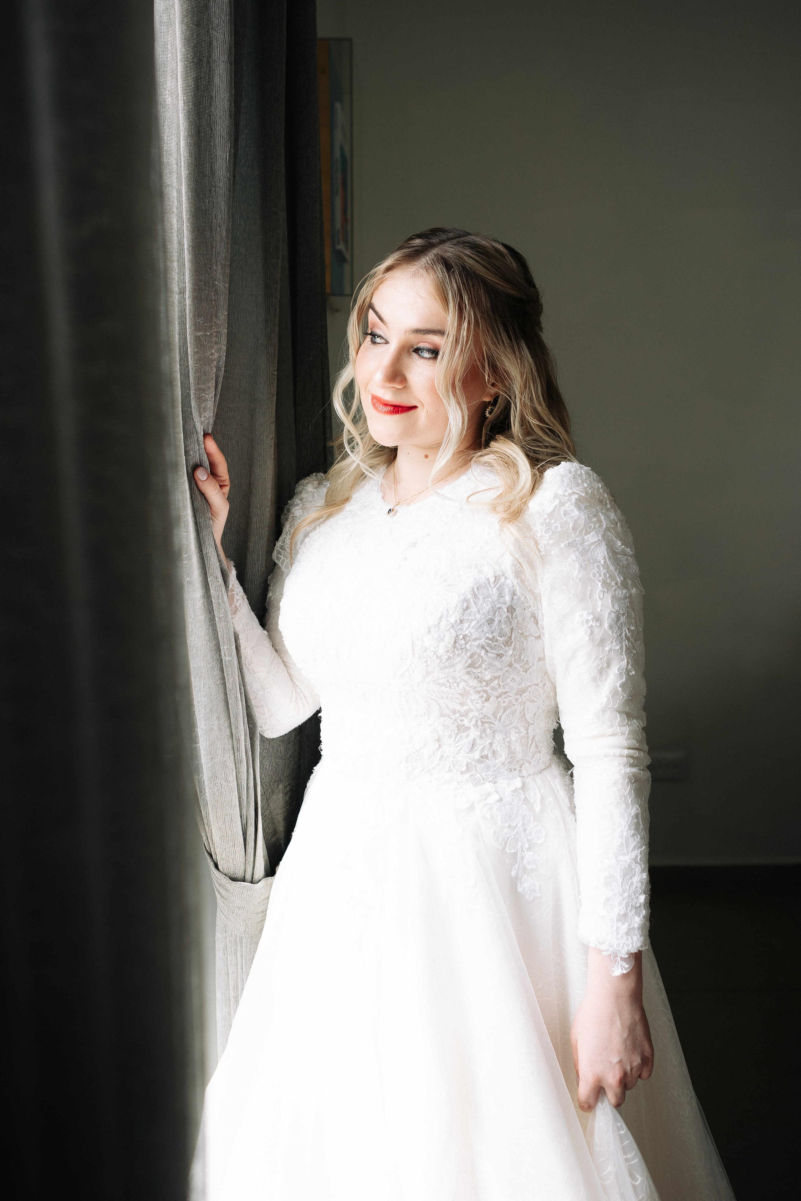 SMALL WEDDING IN THE OLD TOWN. PHOTOGRAPHER IN ISRAEL