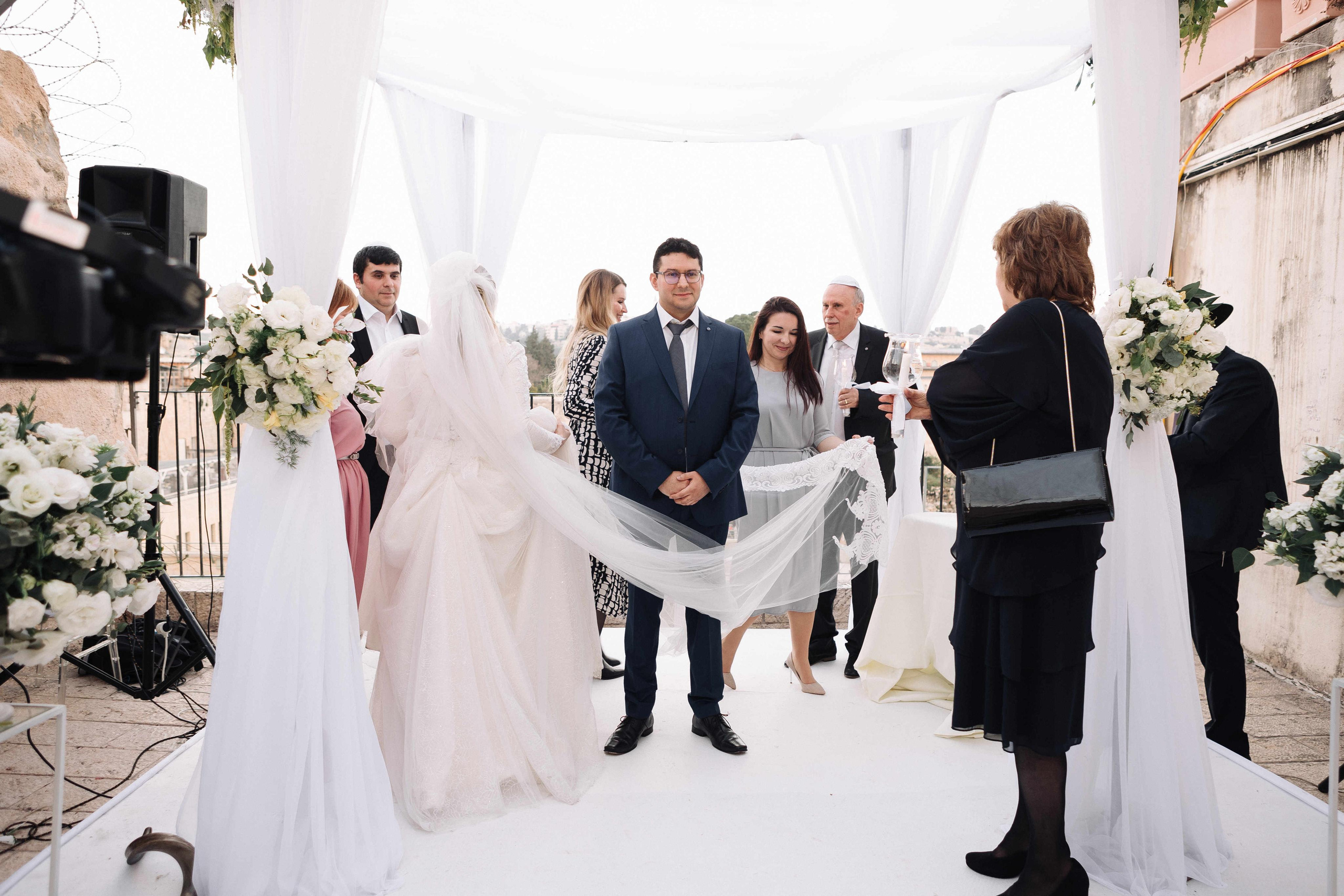 SMALL WEDDING IN THE OLD TOWN. PHOTOGRAPHER IN ISRAEL