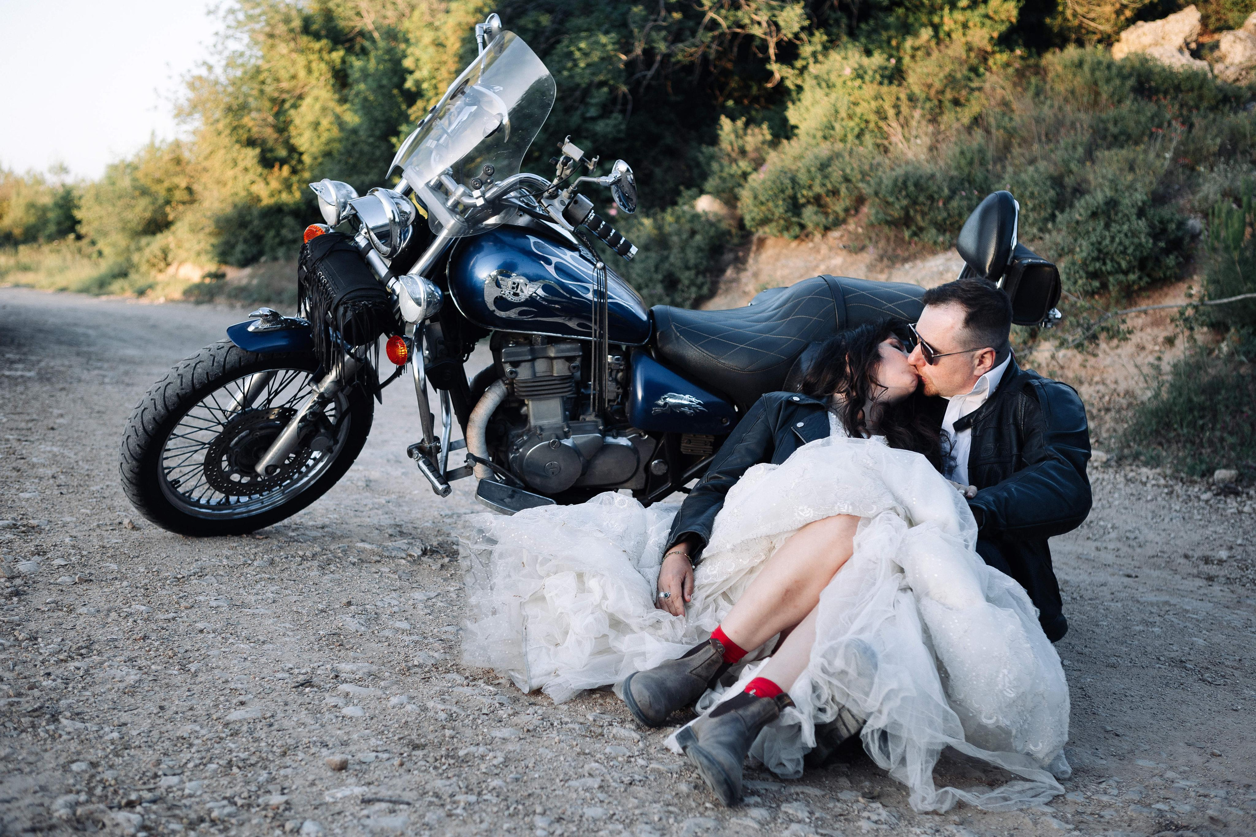 WEDDING PHOTOSHOOT WITH A MOTORCYCLE. PHOTOGRAPHER IN ISRAEL