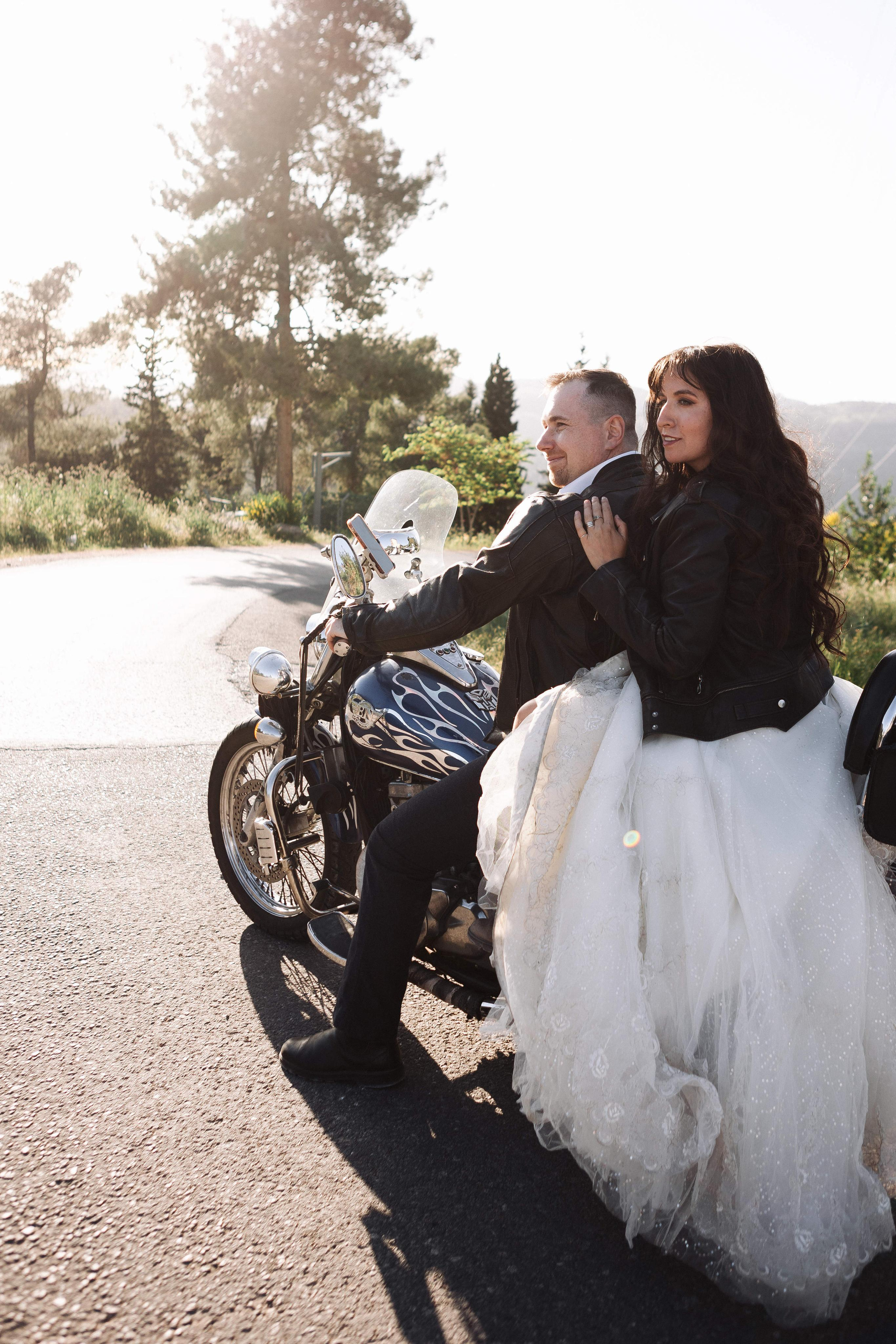 WEDDING PHOTOSHOOT WITH A MOTORCYCLE. PHOTOGRAPHER IN ISRAEL