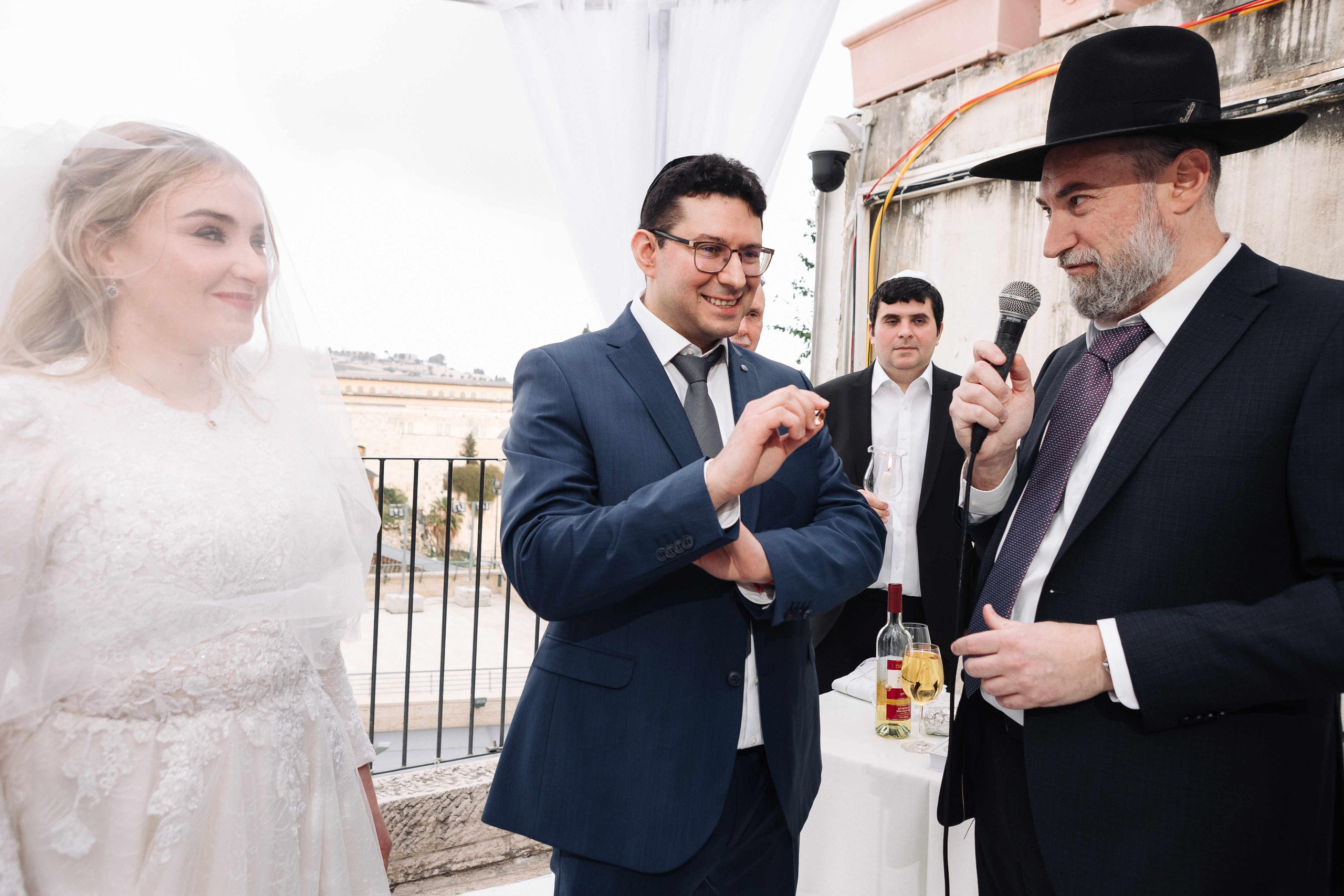 SMALL WEDDING IN THE OLD TOWN. PHOTOGRAPHER IN ISRAEL
