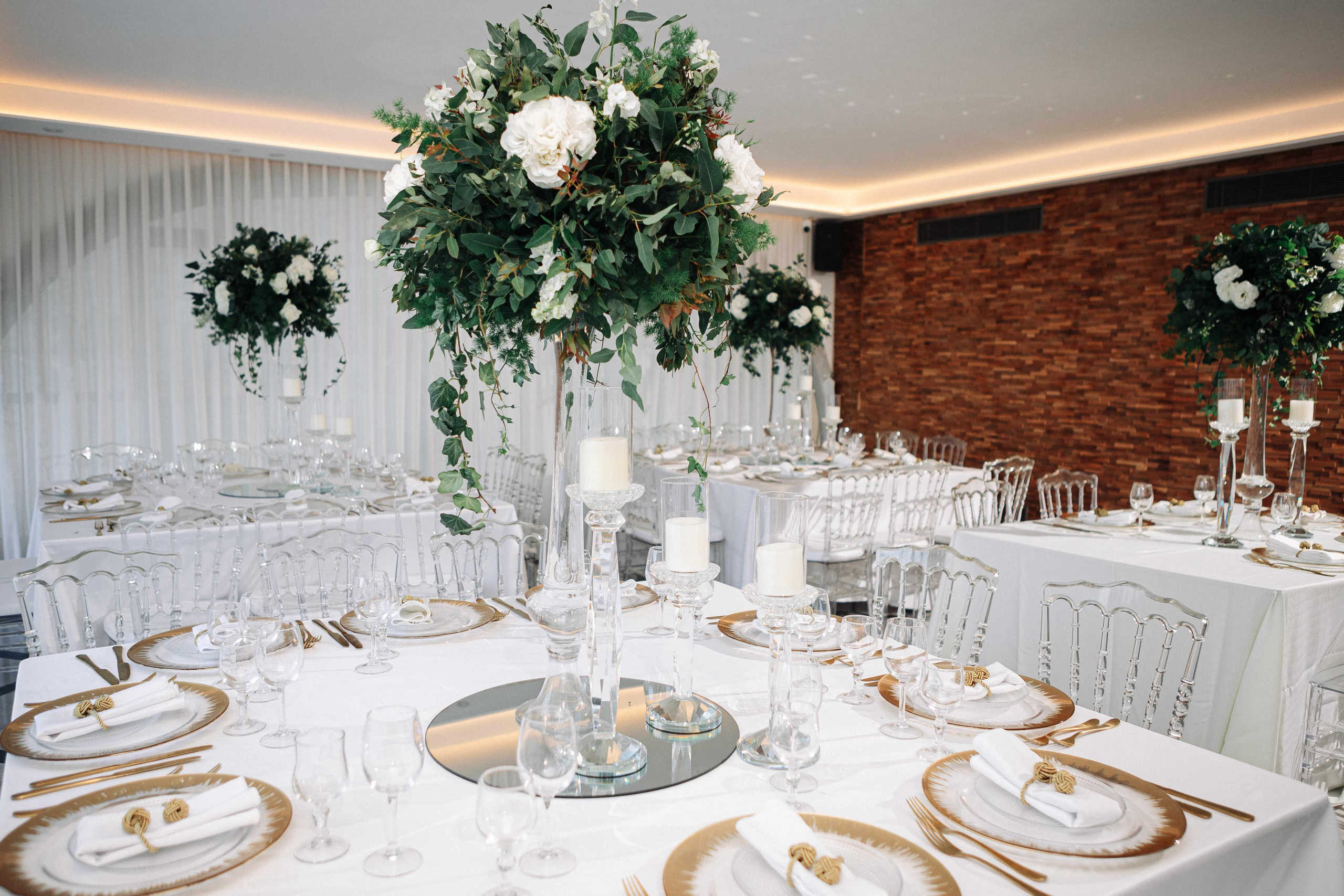 SMALL WEDDING IN THE OLD TOWN. PHOTOGRAPHER IN ISRAEL