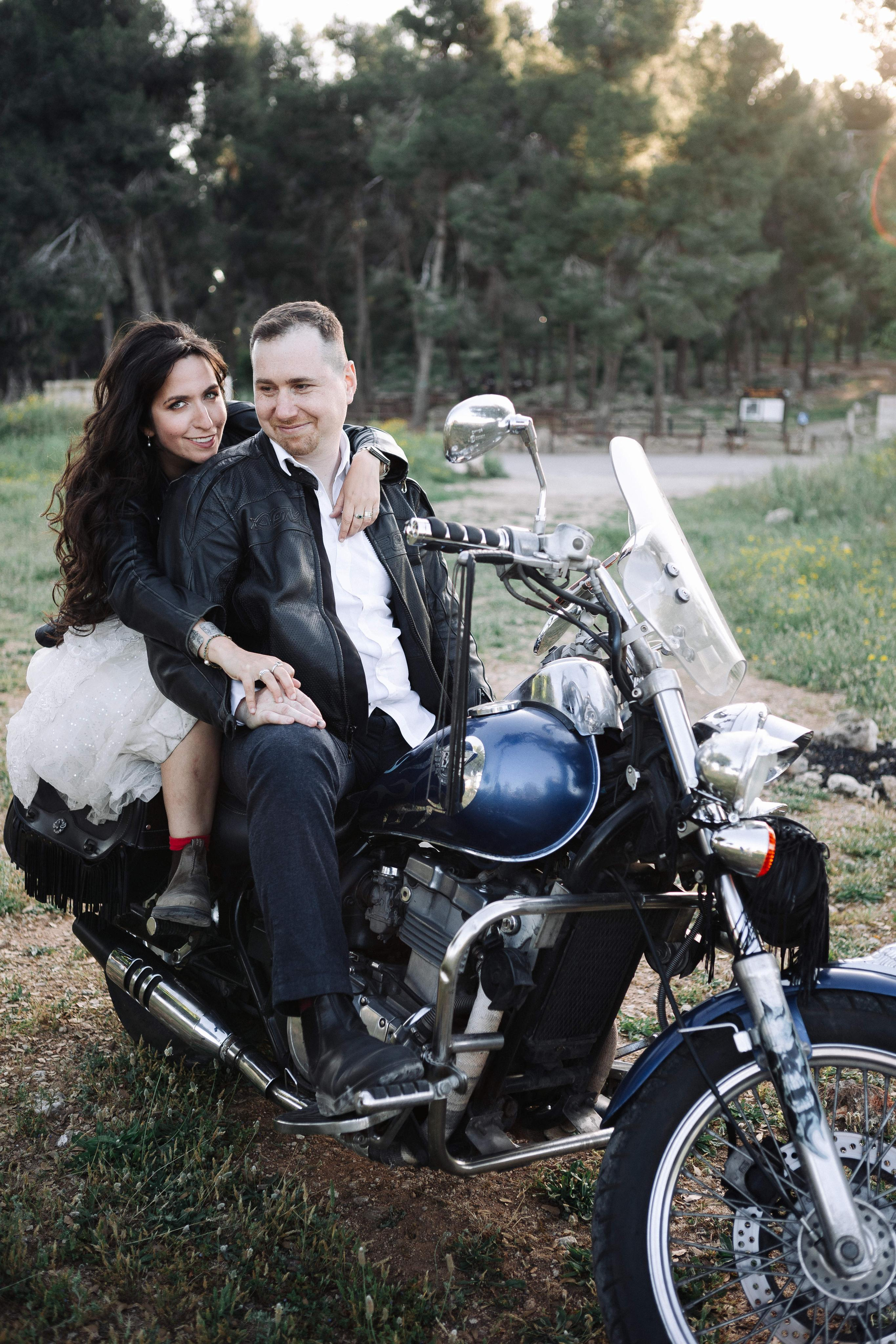 WEDDING PHOTOSHOOT WITH A MOTORCYCLE. PHOTOGRAPHER IN ISRAEL