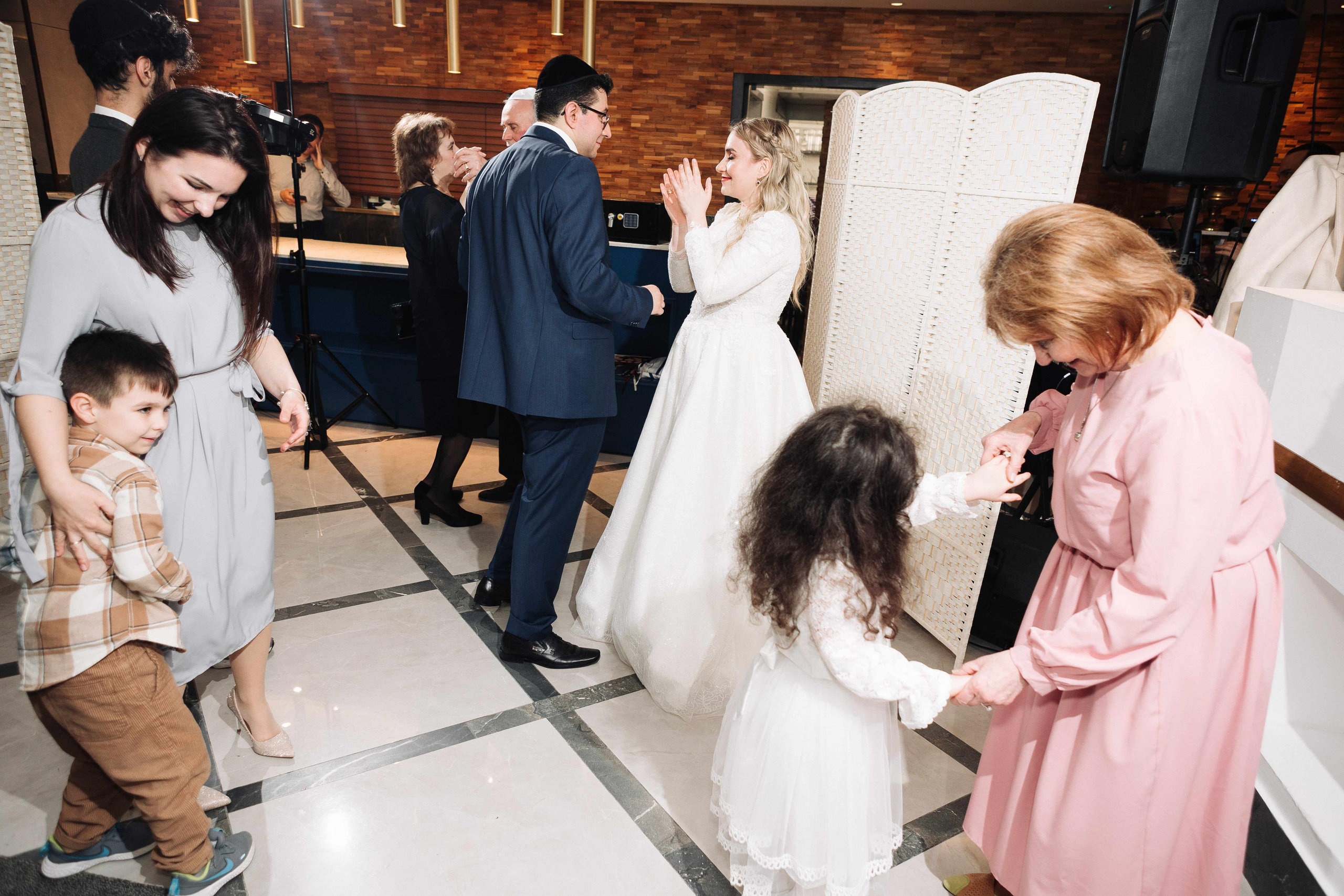 SMALL WEDDING IN THE OLD TOWN. PHOTOGRAPHER IN ISRAEL