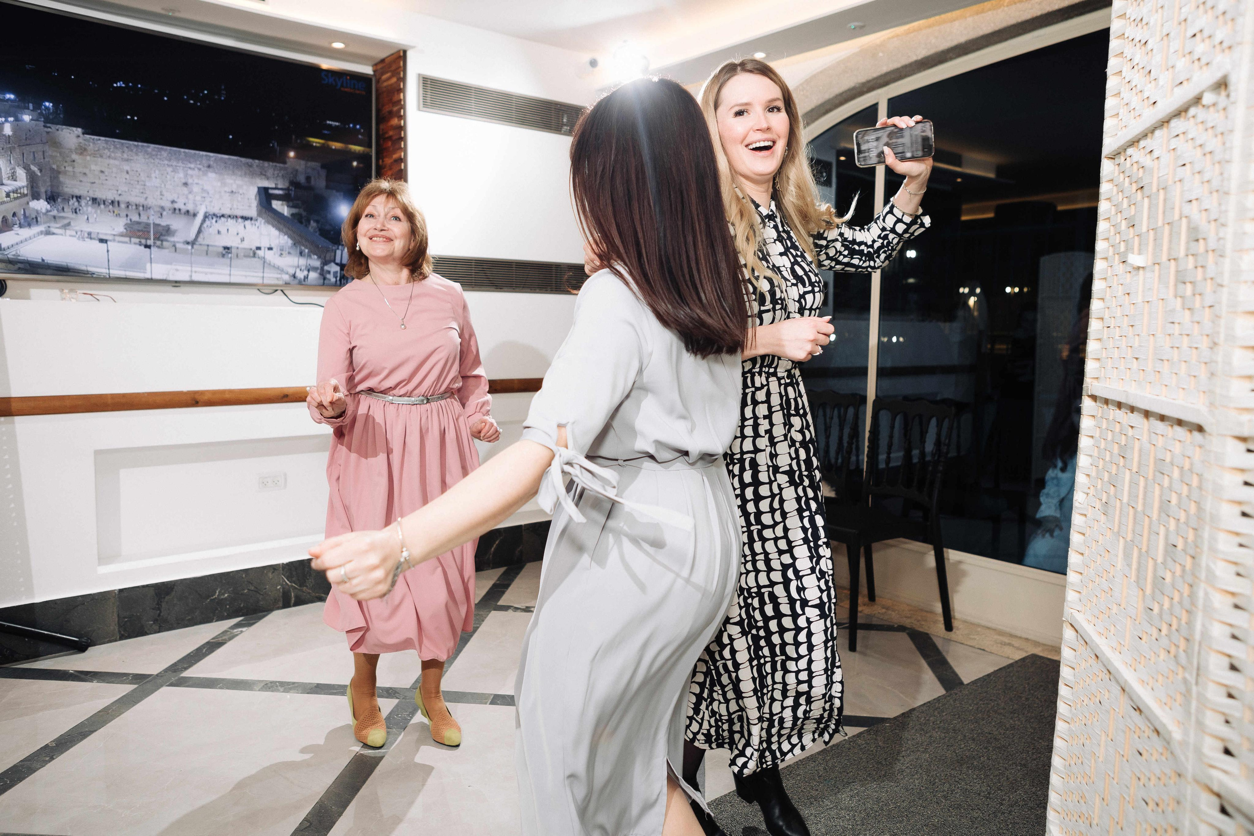 SMALL WEDDING IN THE OLD TOWN. PHOTOGRAPHER IN ISRAEL