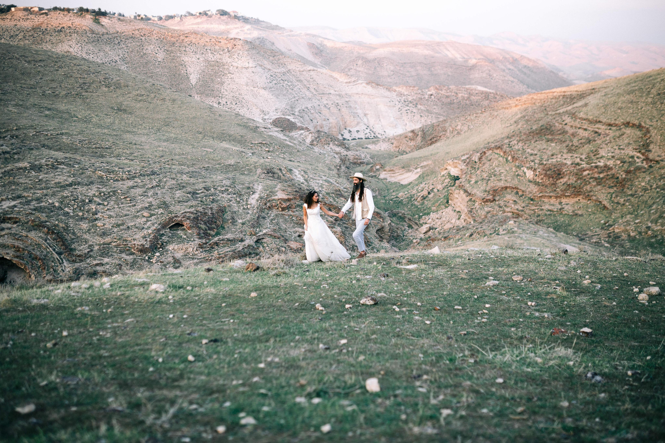 WEDDING PHOTOSHOOT NEAR MA’ALE ADUMIM. PHOTOGRAPHER IN ISRAEL