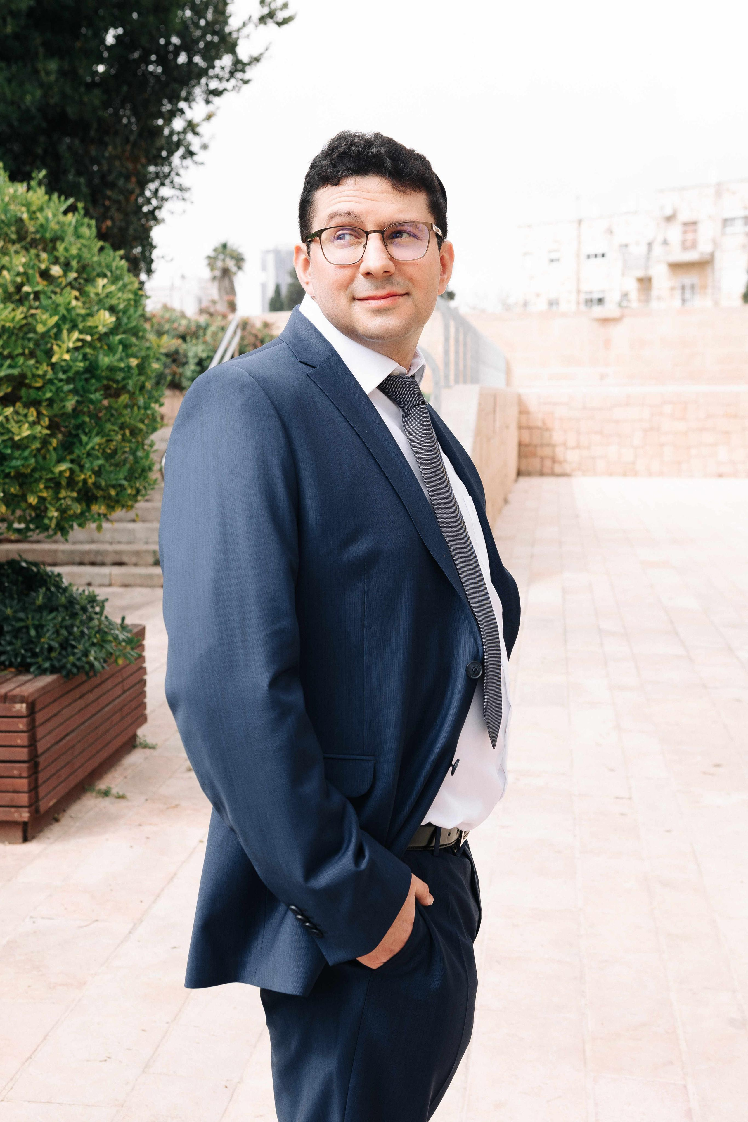 SMALL WEDDING IN THE OLD TOWN. PHOTOGRAPHER IN ISRAEL