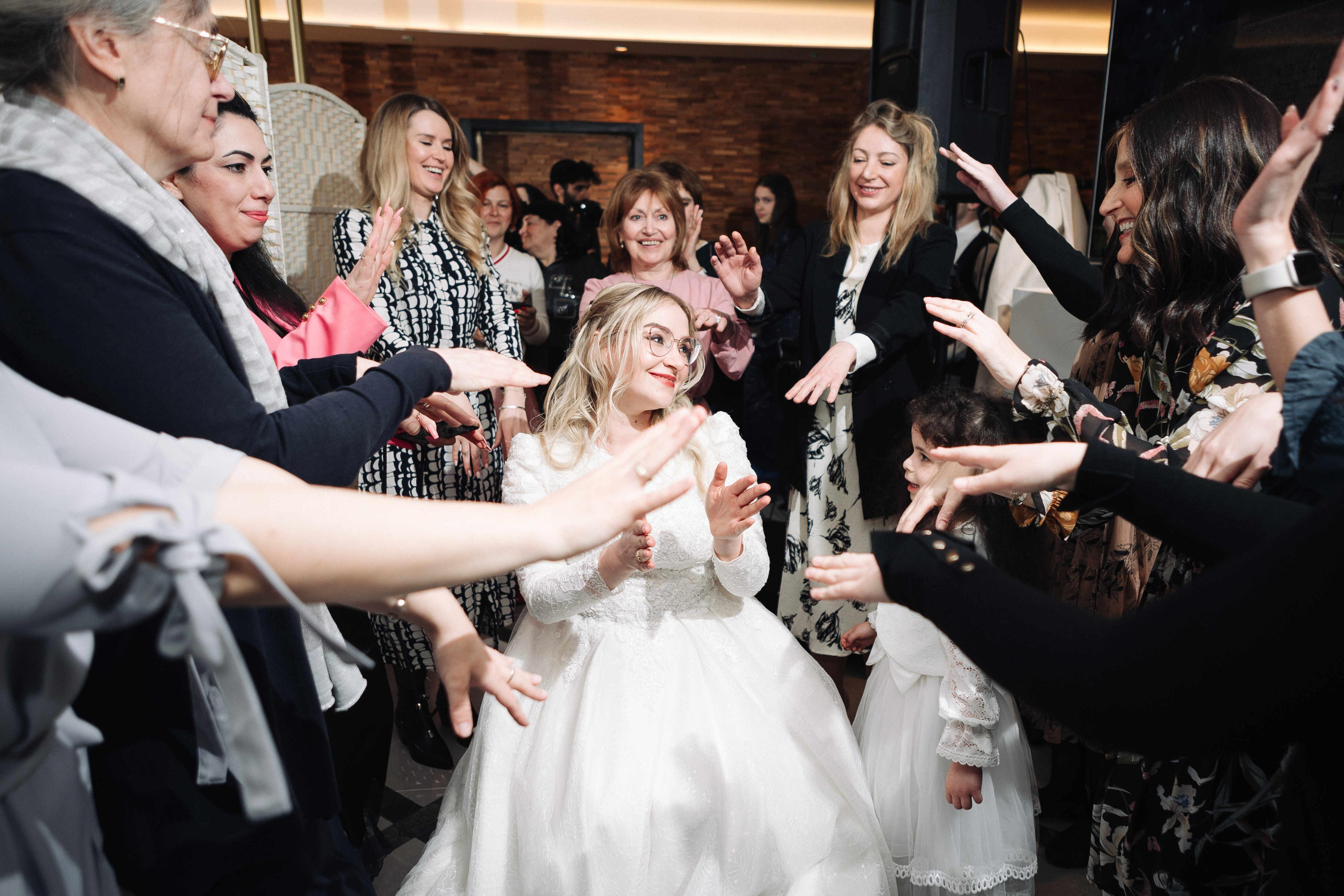 SMALL WEDDING IN THE OLD TOWN. PHOTOGRAPHER IN ISRAEL