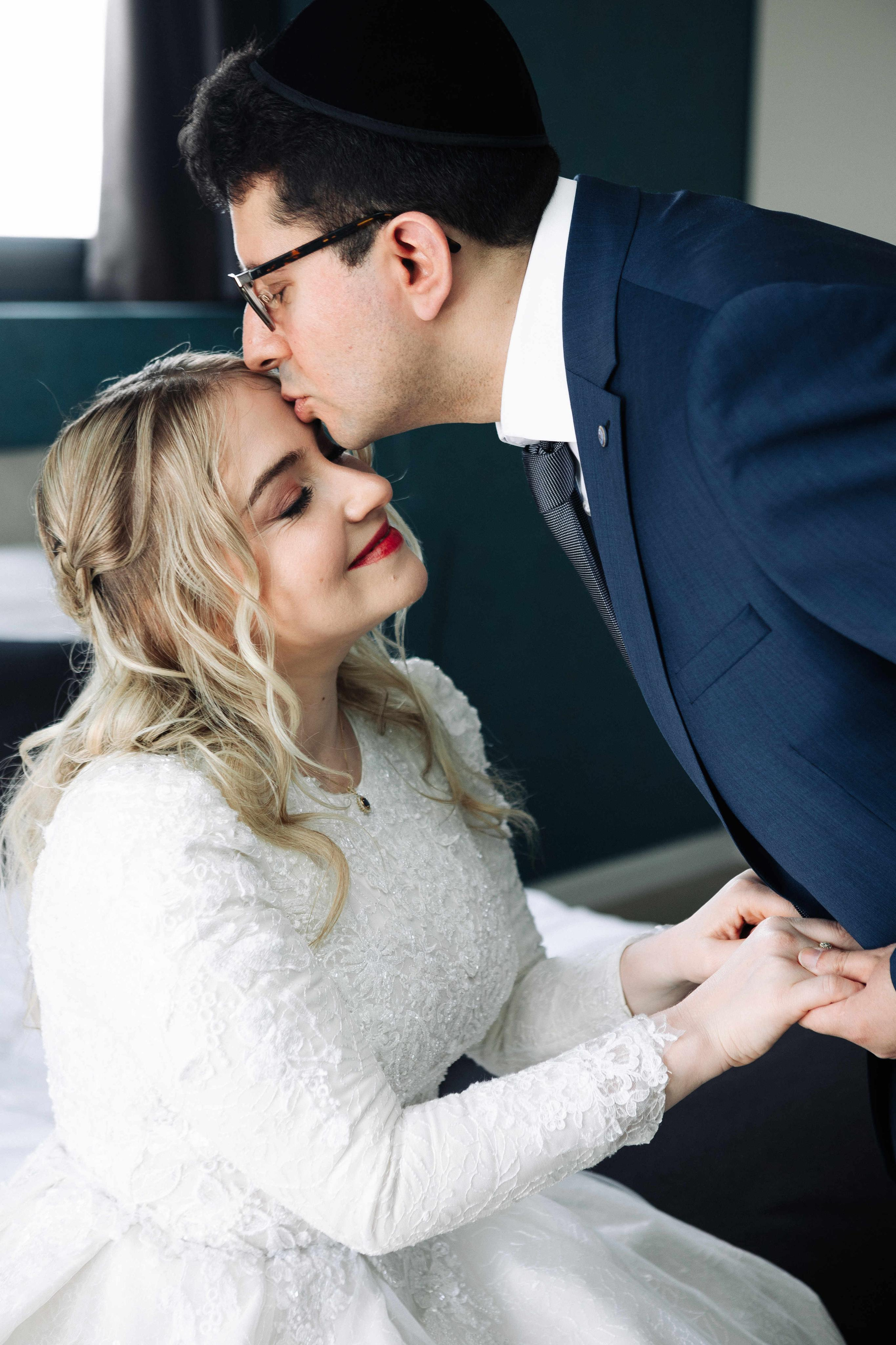 SMALL WEDDING IN THE OLD TOWN. PHOTOGRAPHER IN ISRAEL