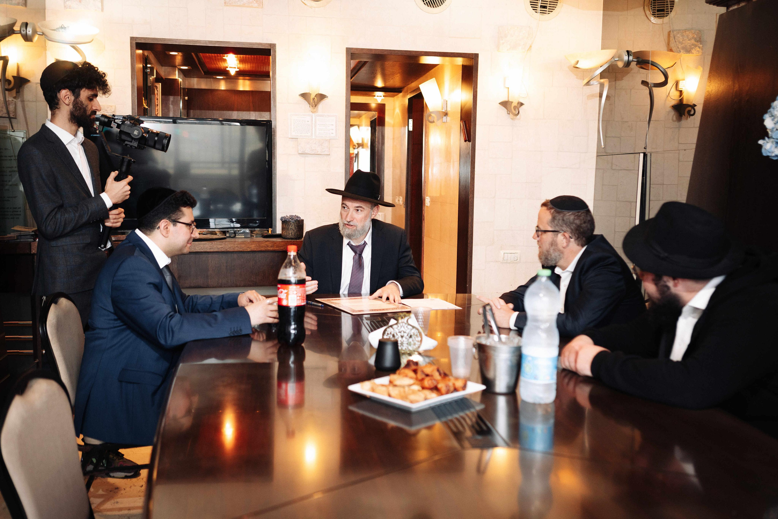 SMALL WEDDING IN THE OLD TOWN. PHOTOGRAPHER IN ISRAEL