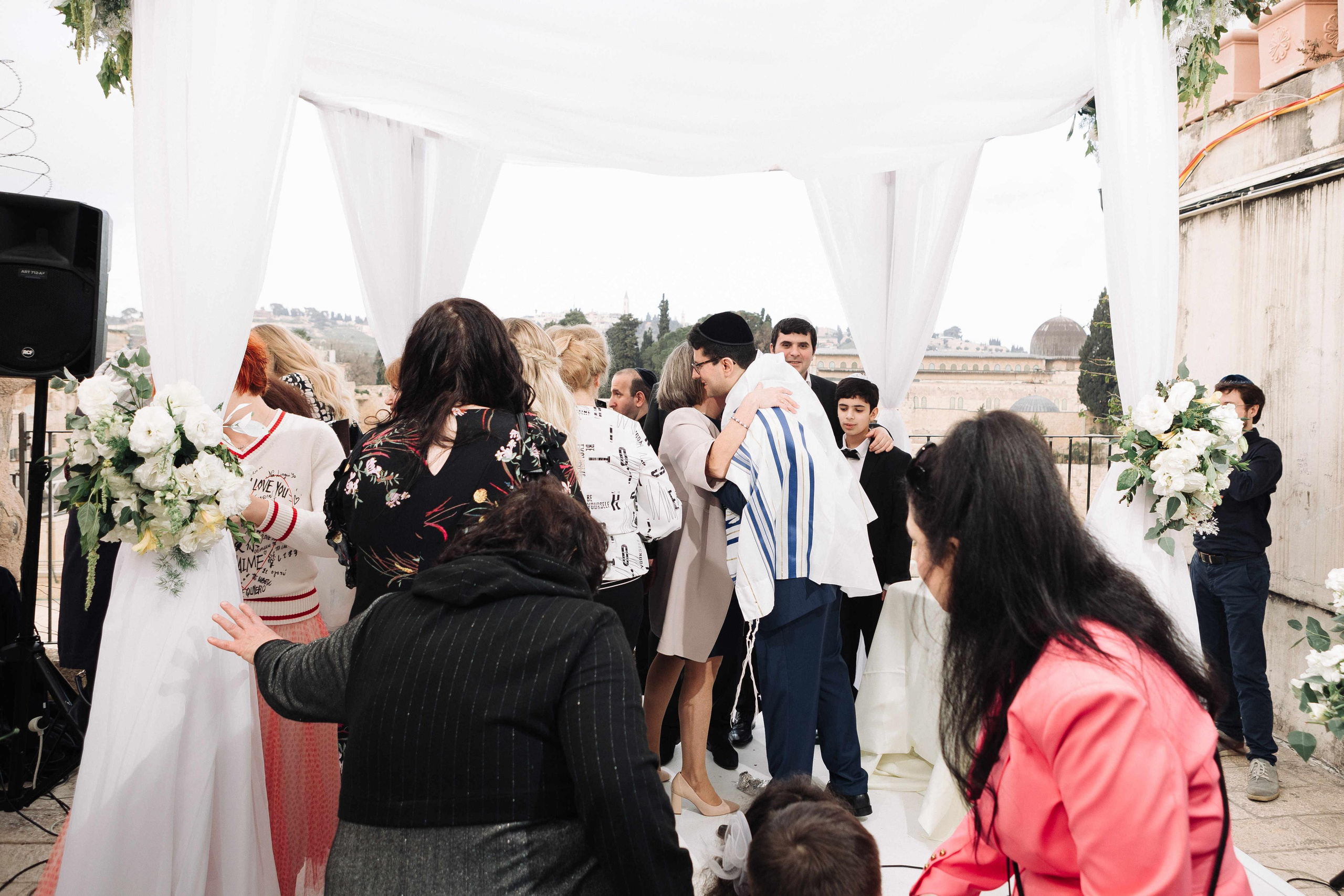 SMALL WEDDING IN THE OLD TOWN. PHOTOGRAPHER IN ISRAEL