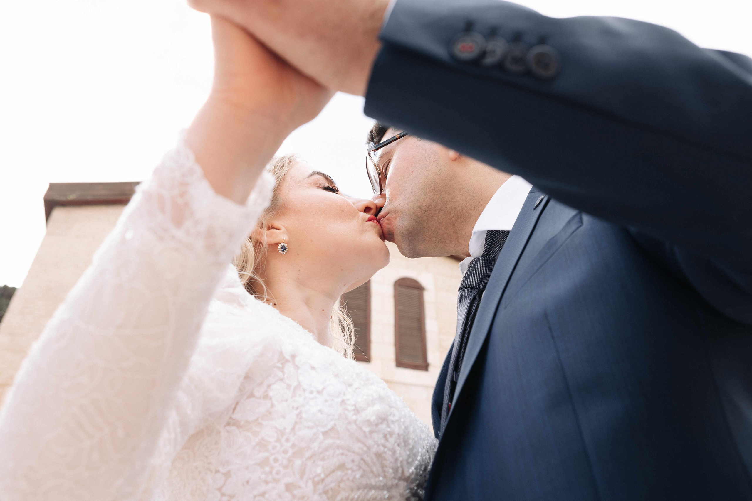 SMALL WEDDING IN THE OLD TOWN. PHOTOGRAPHER IN ISRAEL