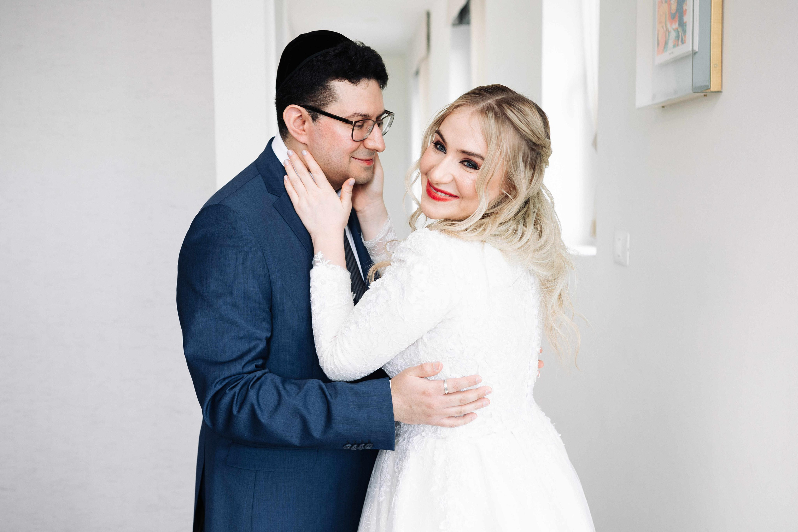 SMALL WEDDING IN THE OLD TOWN. PHOTOGRAPHER IN ISRAEL
