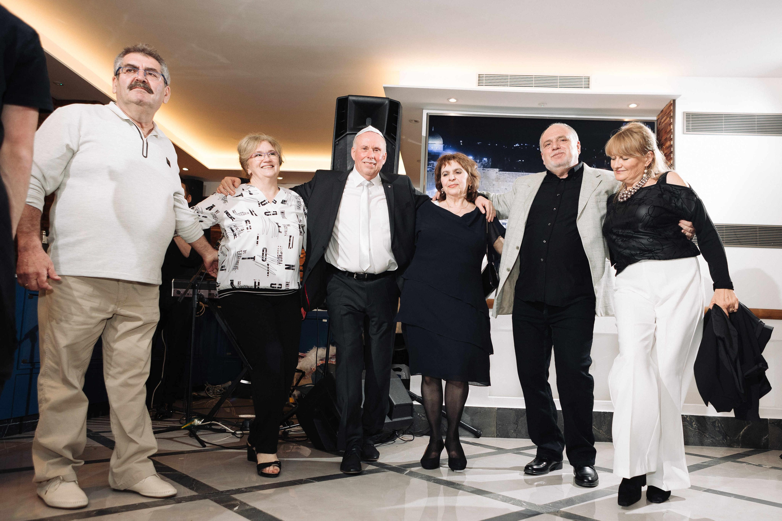 SMALL WEDDING IN THE OLD TOWN. PHOTOGRAPHER IN ISRAEL