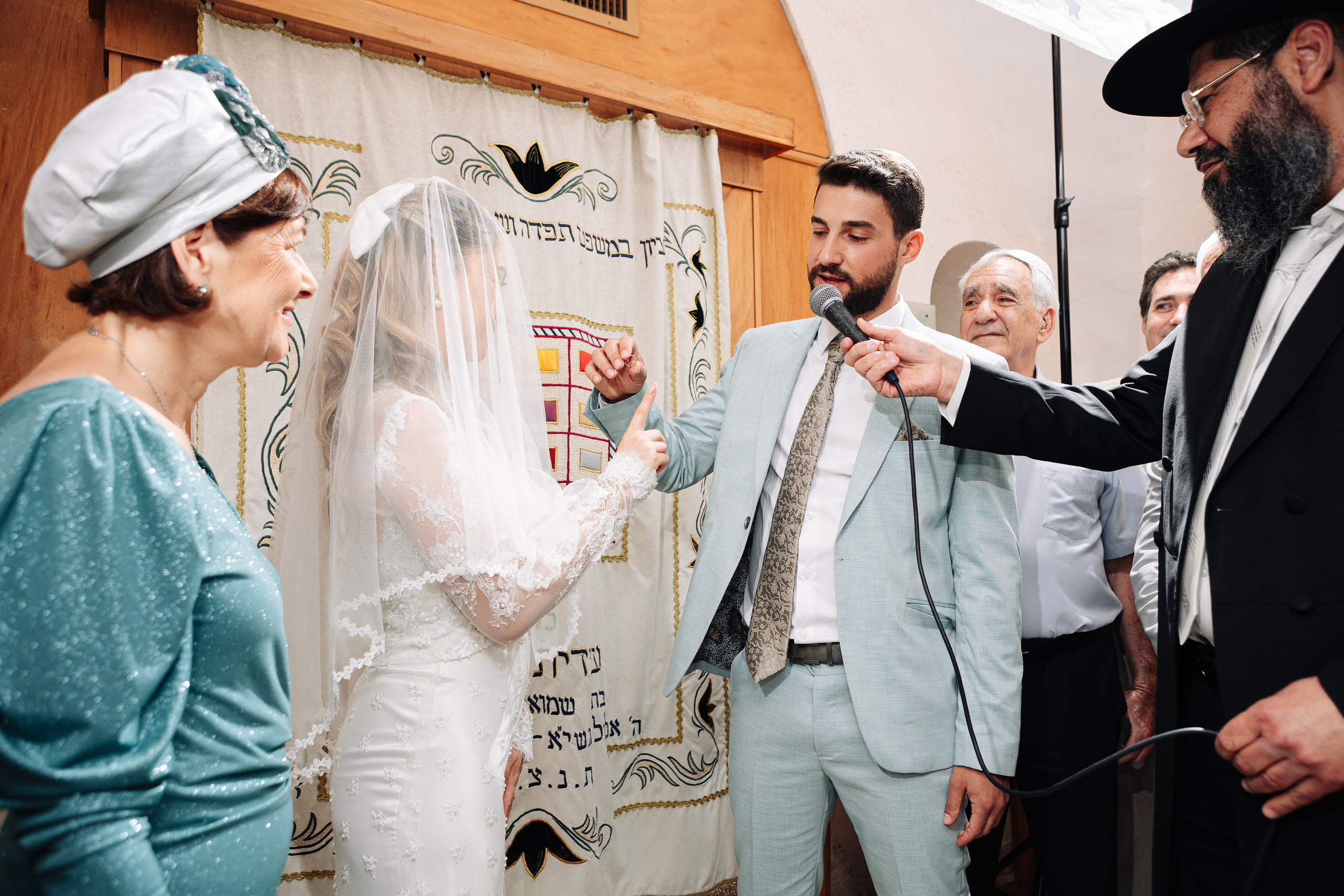 Little wedding in the old synagogue. Https://shi-photo.com/
