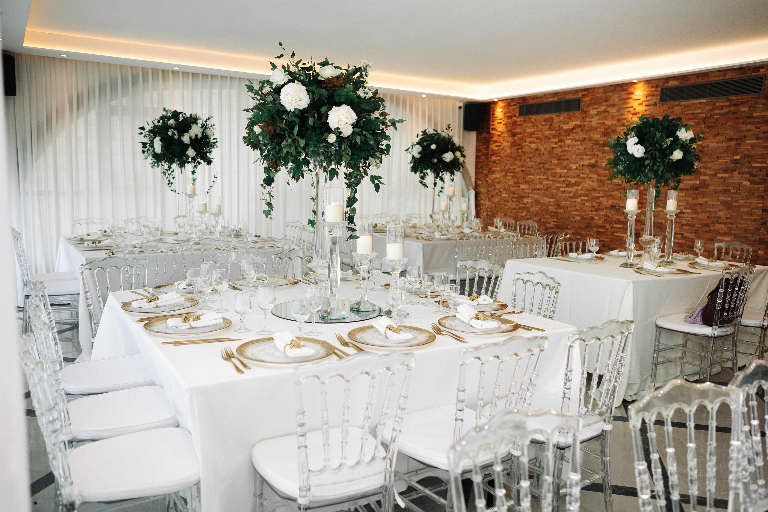 SMALL WEDDING IN THE OLD TOWN. PHOTOGRAPHER IN ISRAEL