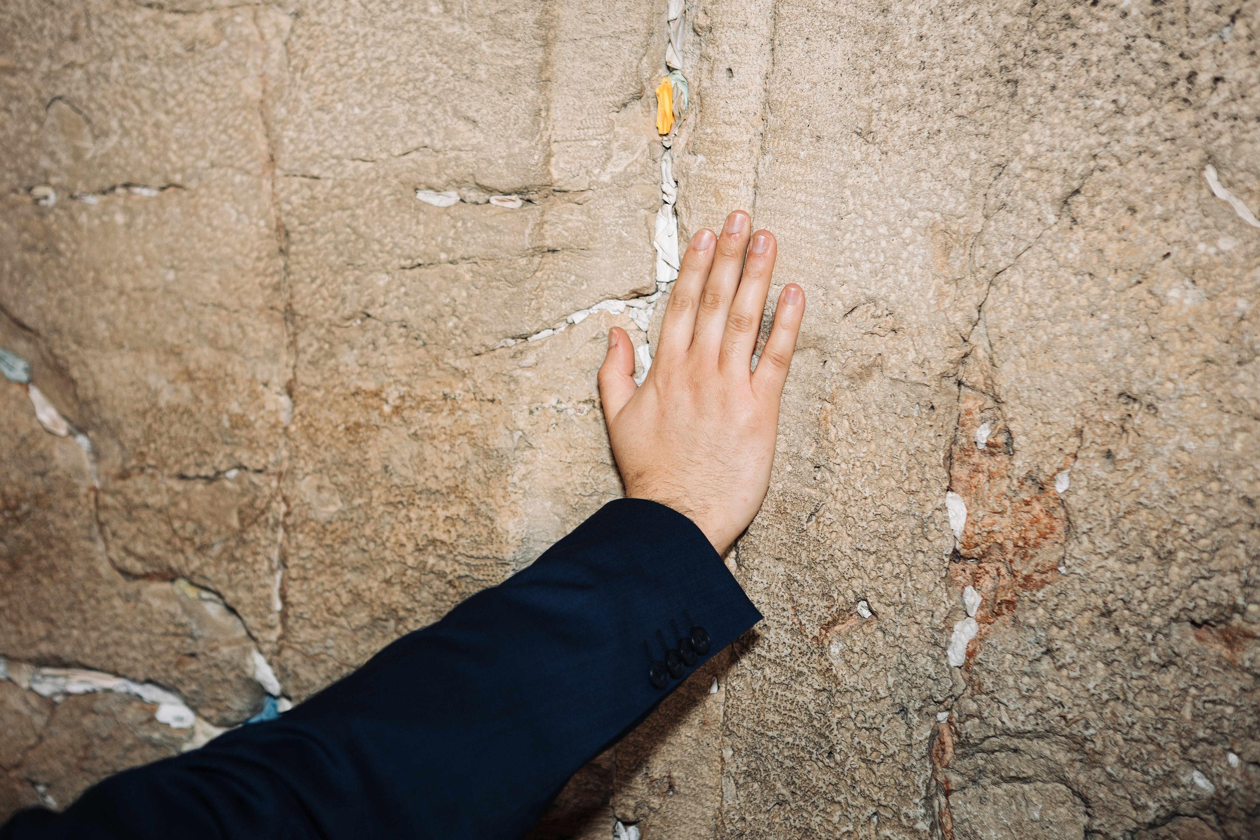 SMALL WEDDING IN THE OLD TOWN. PHOTOGRAPHER IN ISRAEL