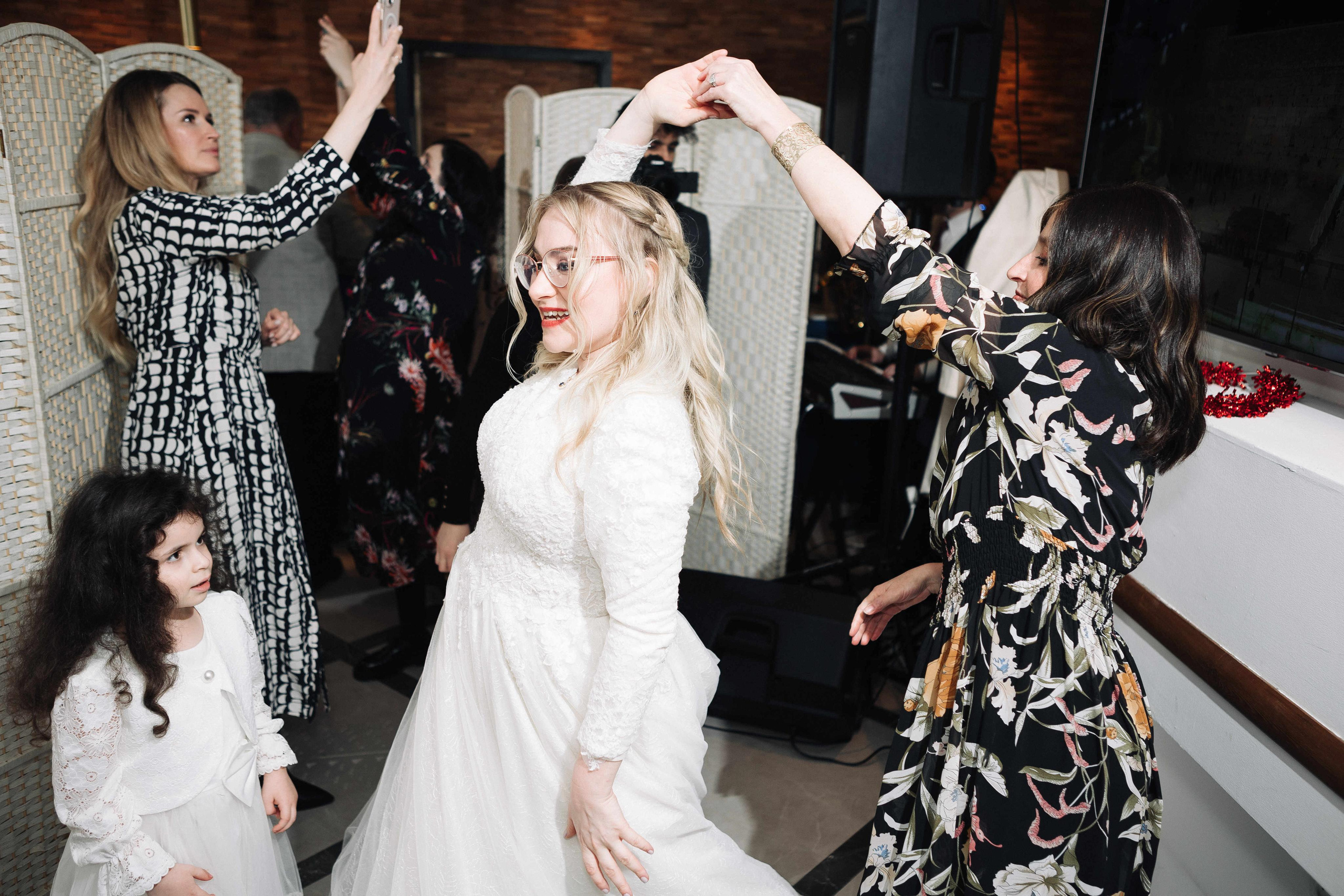 SMALL WEDDING IN THE OLD TOWN. PHOTOGRAPHER IN ISRAEL