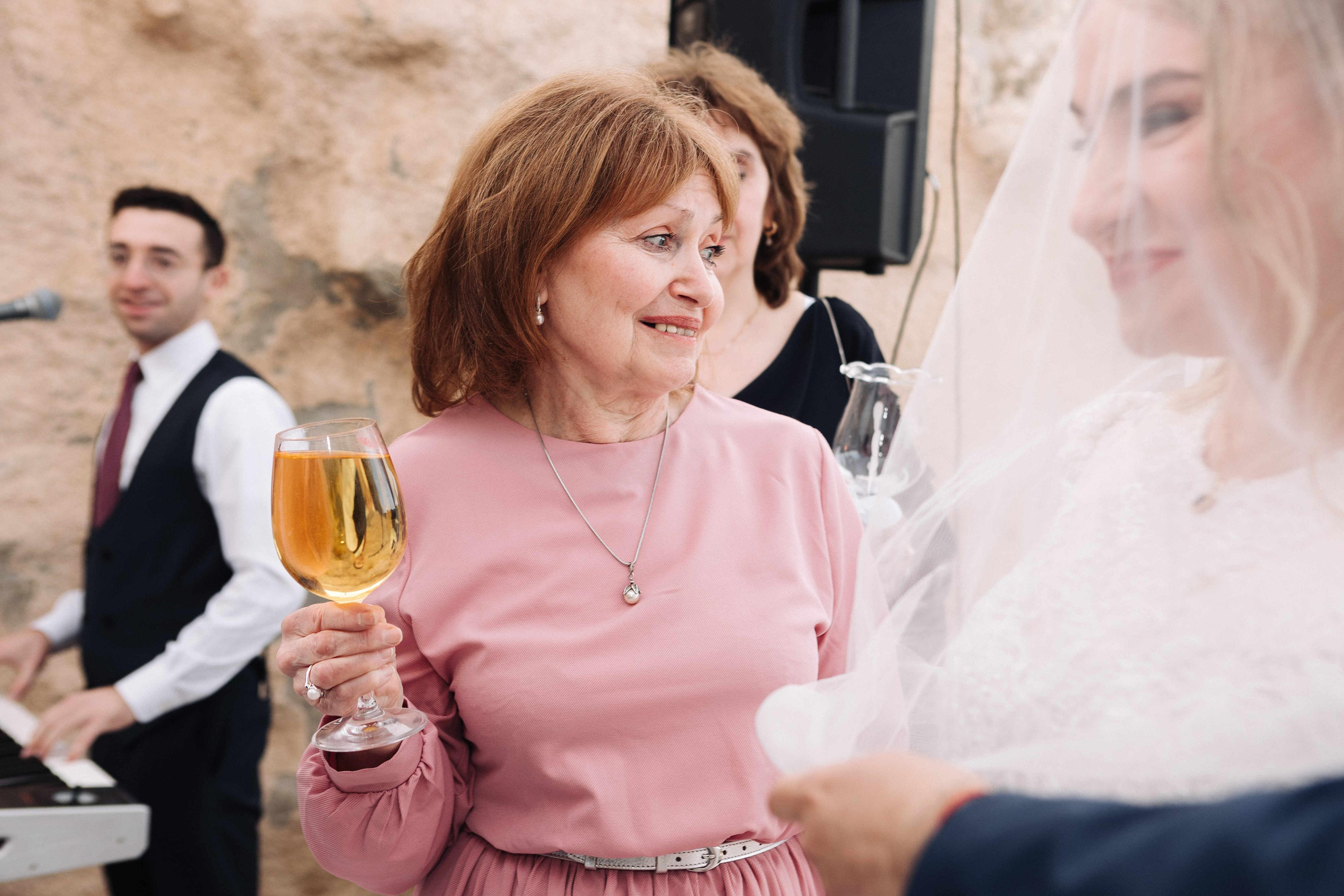 SMALL WEDDING IN THE OLD TOWN. PHOTOGRAPHER IN ISRAEL