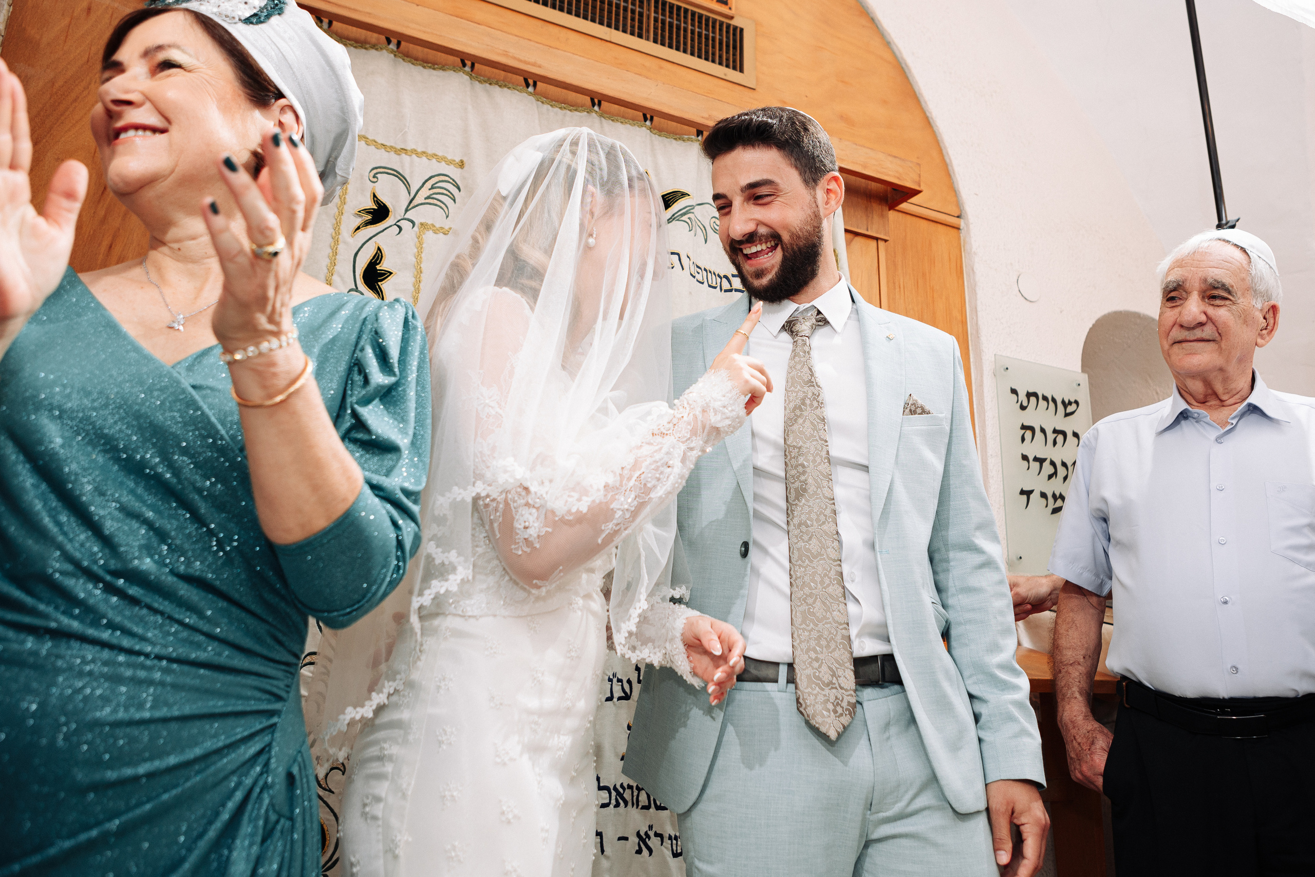 Little wedding in the old synagogue. Https://shi-photo.com/