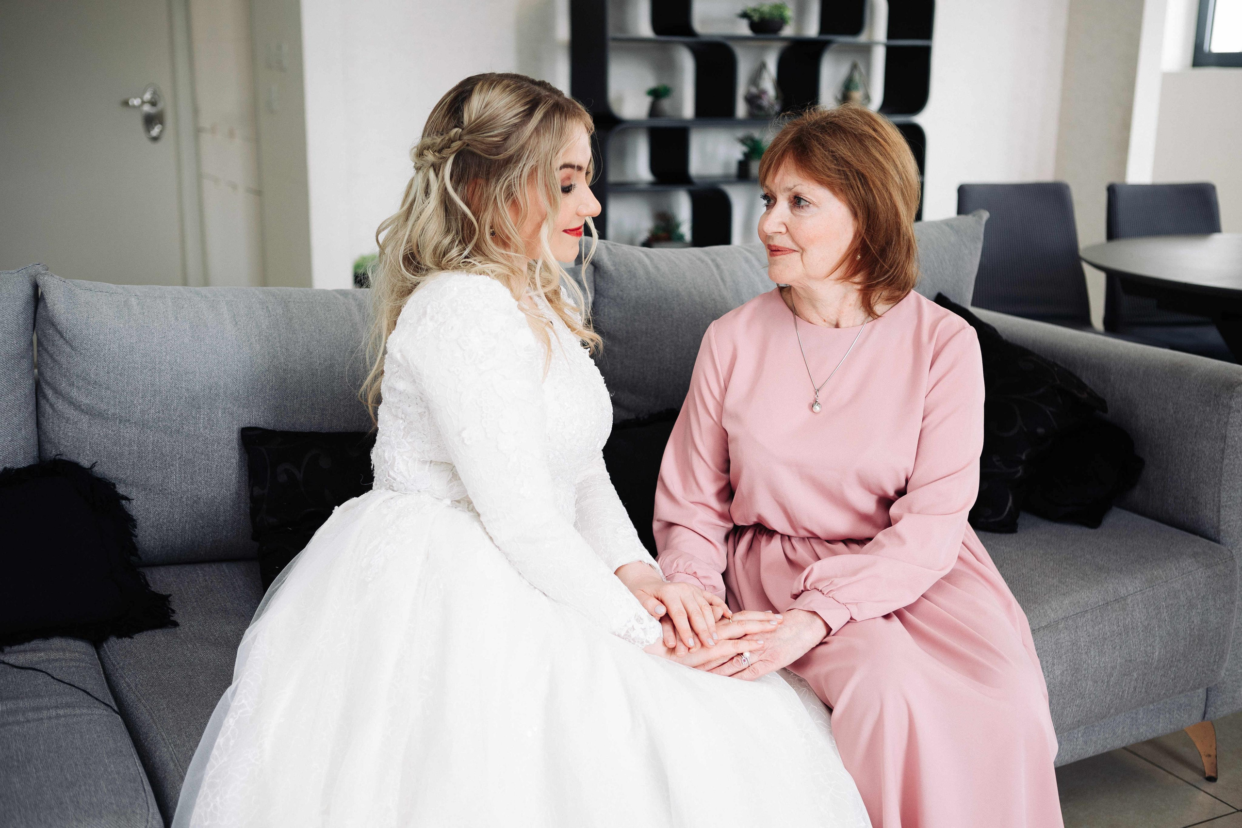 SMALL WEDDING IN THE OLD TOWN. PHOTOGRAPHER IN ISRAEL