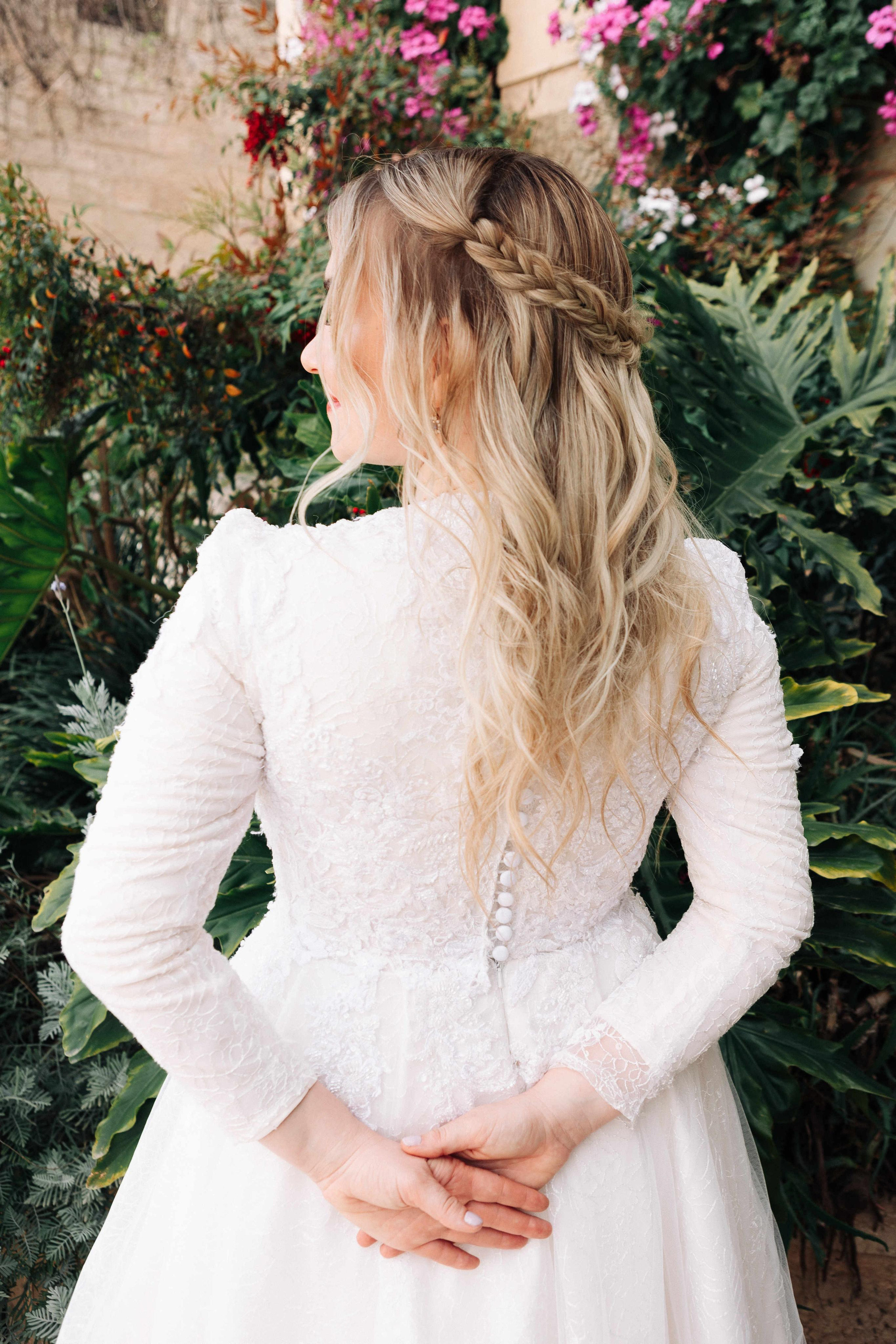 SMALL WEDDING IN THE OLD TOWN. PHOTOGRAPHER IN ISRAEL