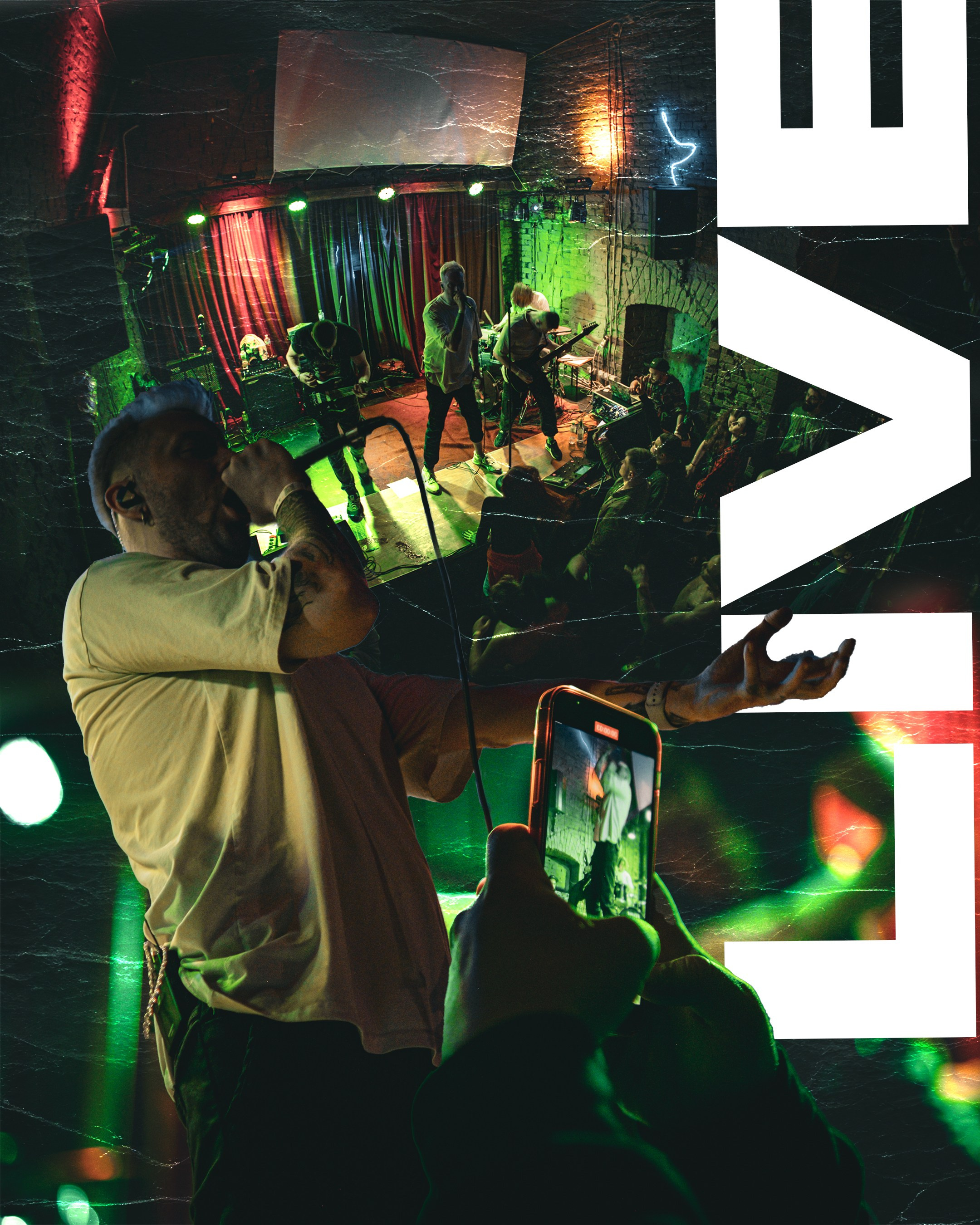 CROSSCHAINS. Photography of Fujicolor.104