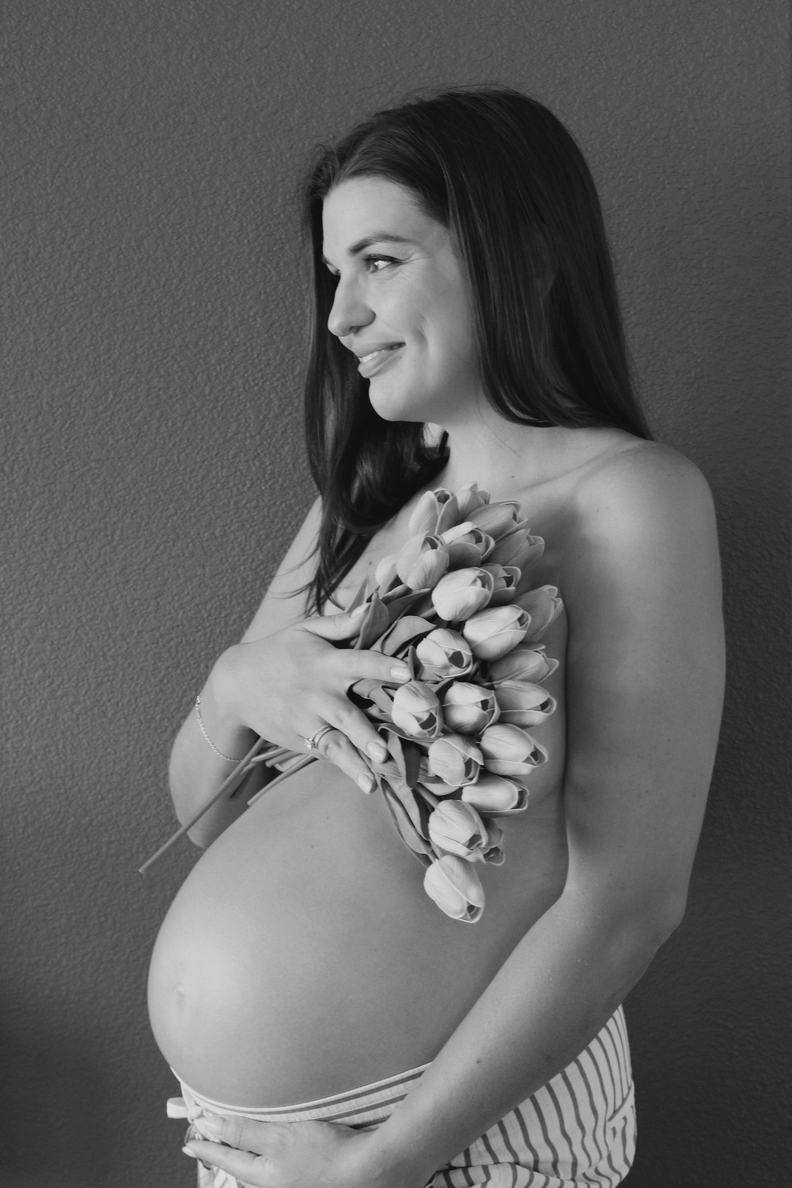 Maternity, Family & Pregnancy Photoshoot at Home. Lana Petrychenko — Portrait & Family Photographer. Valencia, Spain