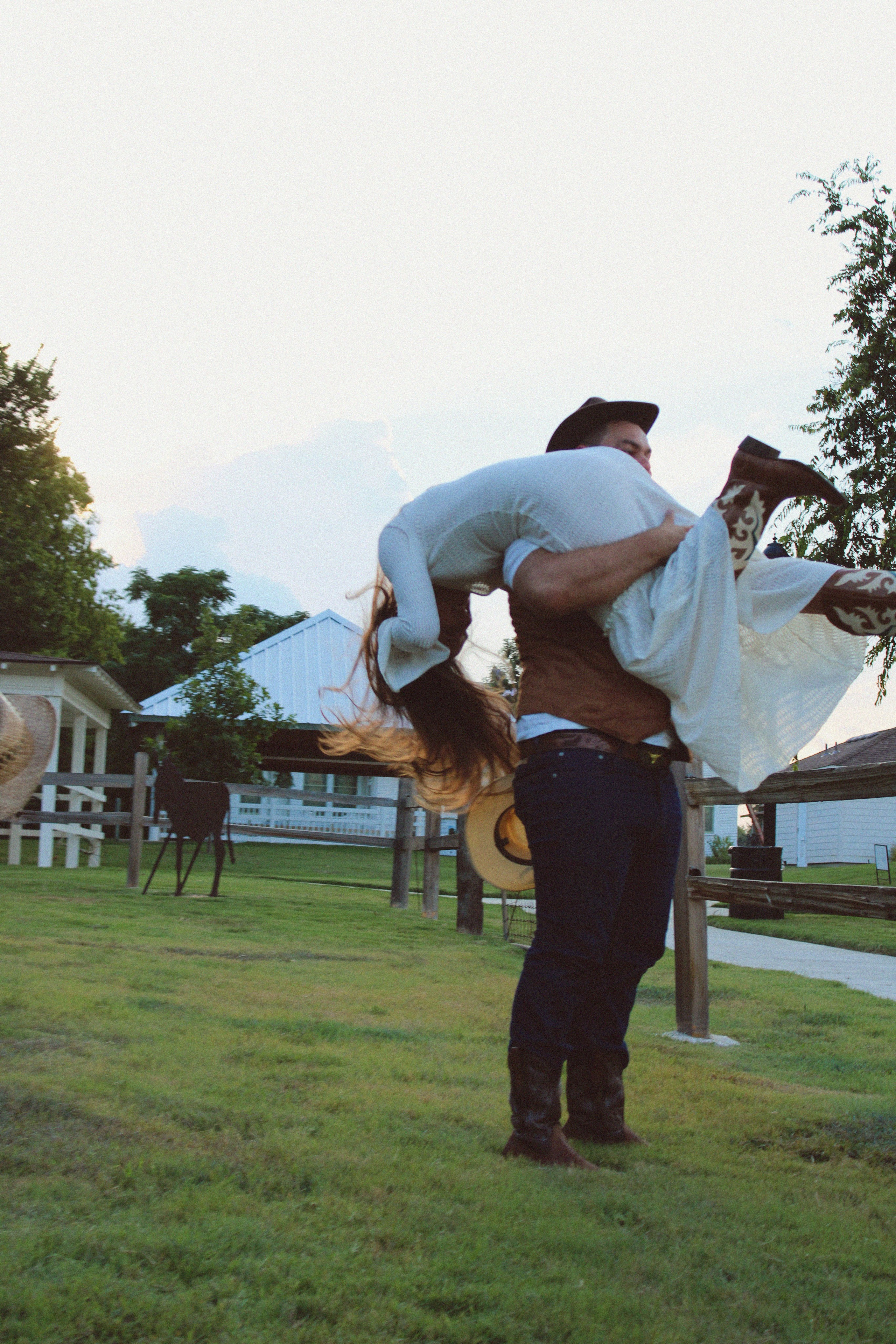 Texas Countryside Family Photoshoot in Cowboy Style. Lana Petrychenko — Portrait & Family Photographer. Valencia, Spain