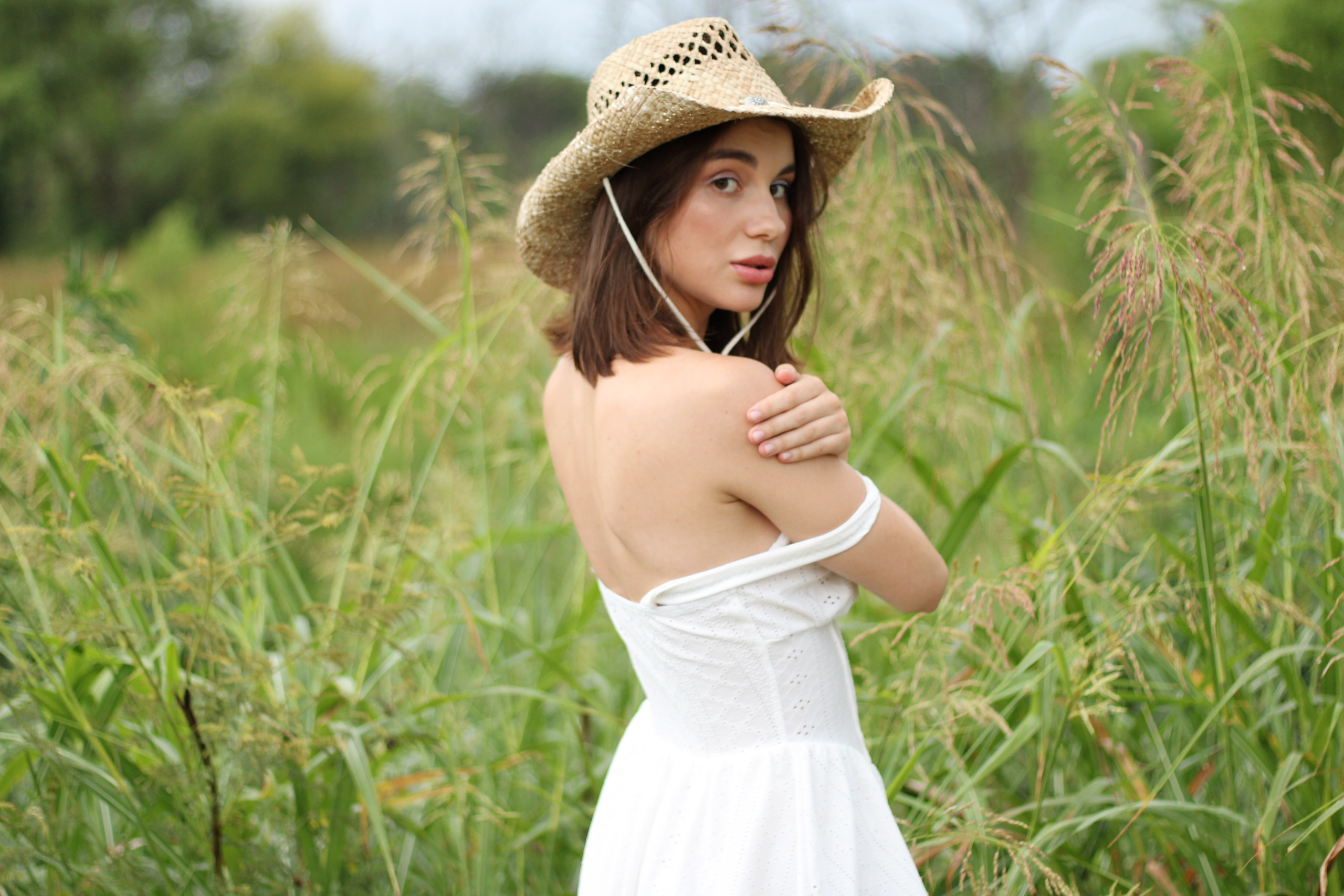 Countryside cowgirl-style portrait photoshoot. Lana Petrychenko — Portrait & Family Photographer. Valencia, Spain