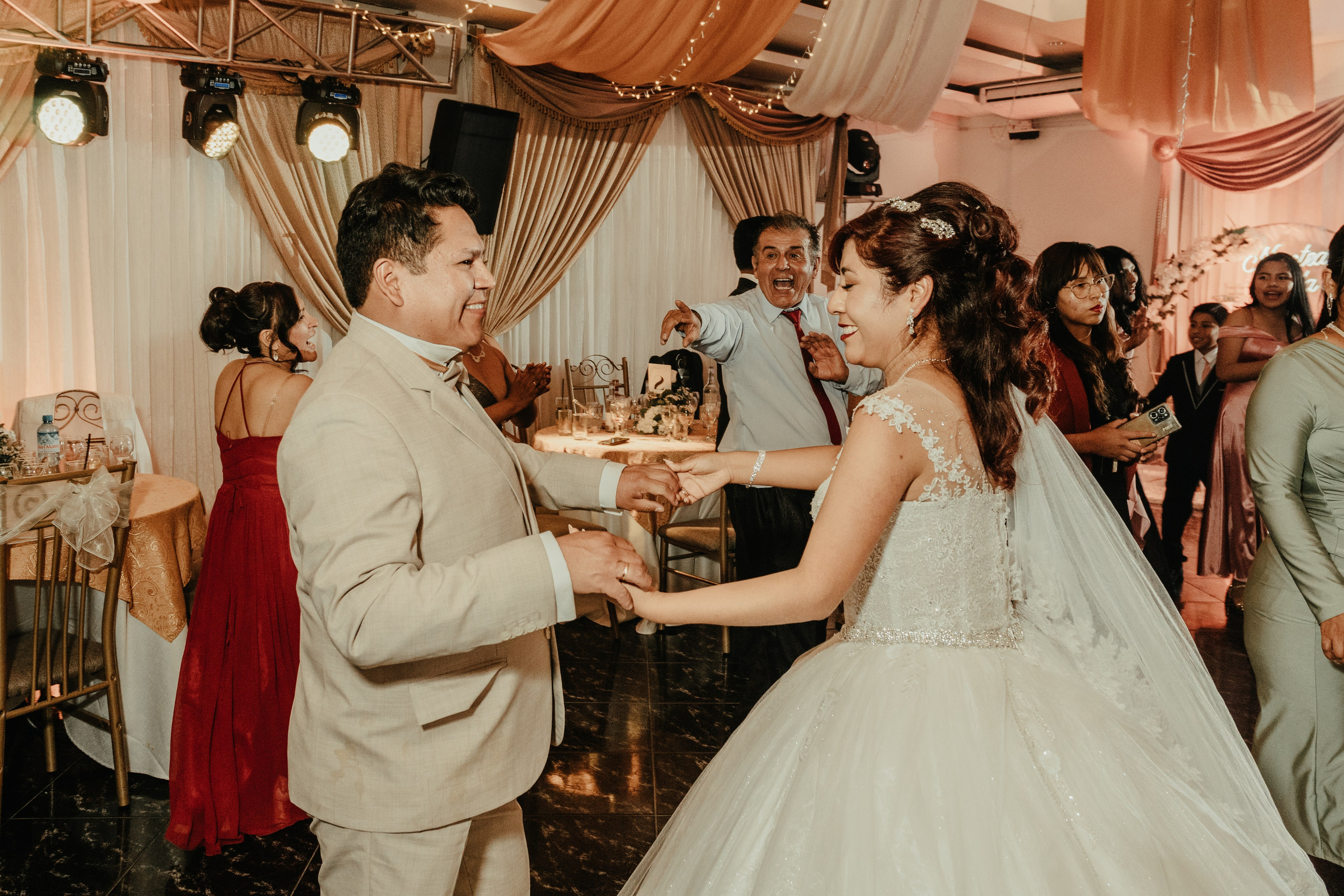 VANESSA + FRANKLIN BODA RELIGIOSA. Studio KVTA | Fotografía y Video de Bodas en Arequipa