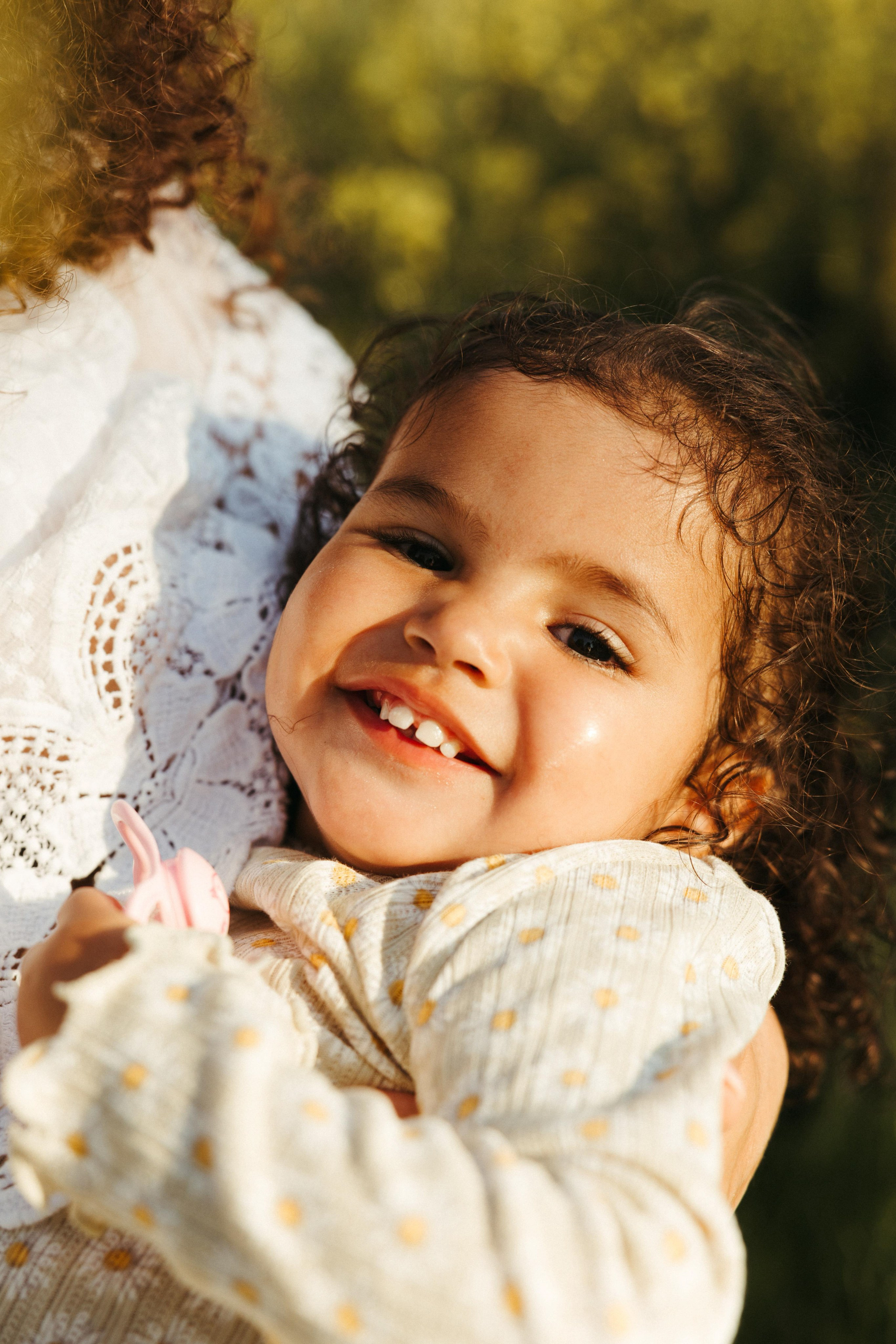 Mädels unter sich. Familienfotografin in Bern, Schweiz