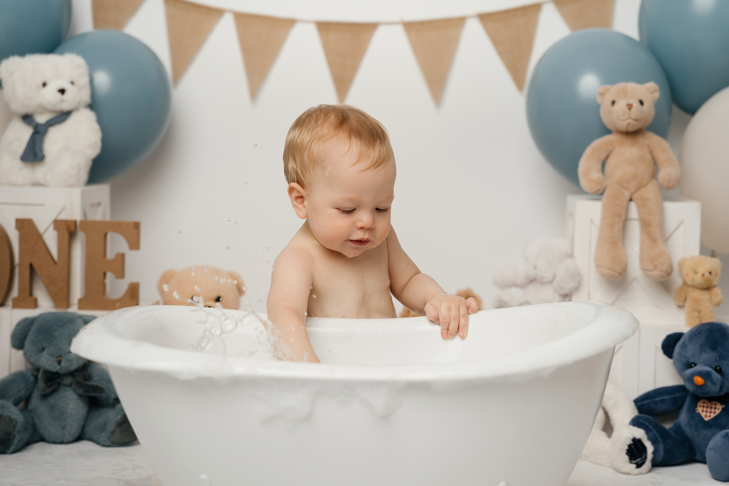 First birthday cake smash session. Newborn and family photographer. Hills District. Sydney